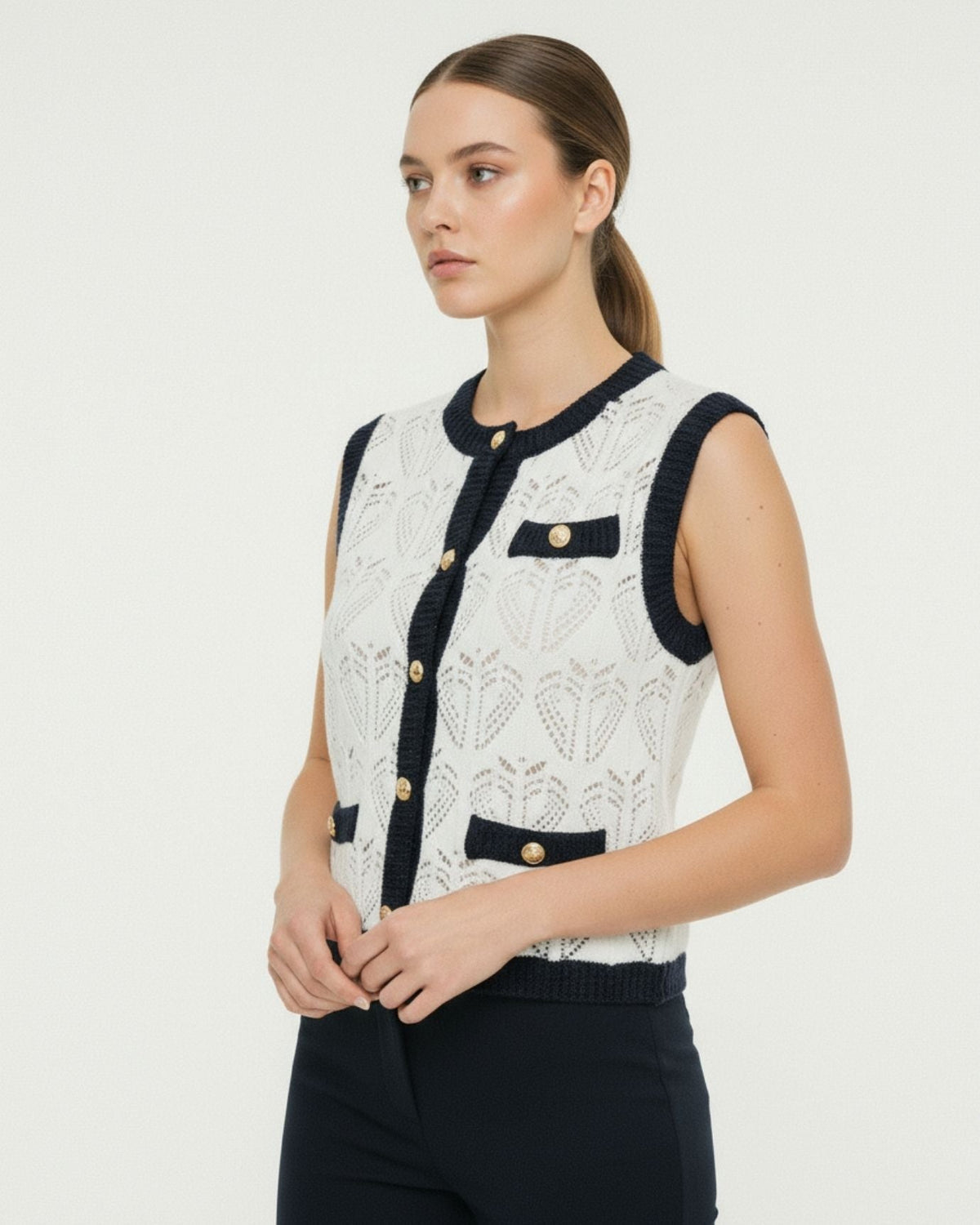 Sleeveless Jacquard Mesh Vest Top with Tailored Fit – Black and White