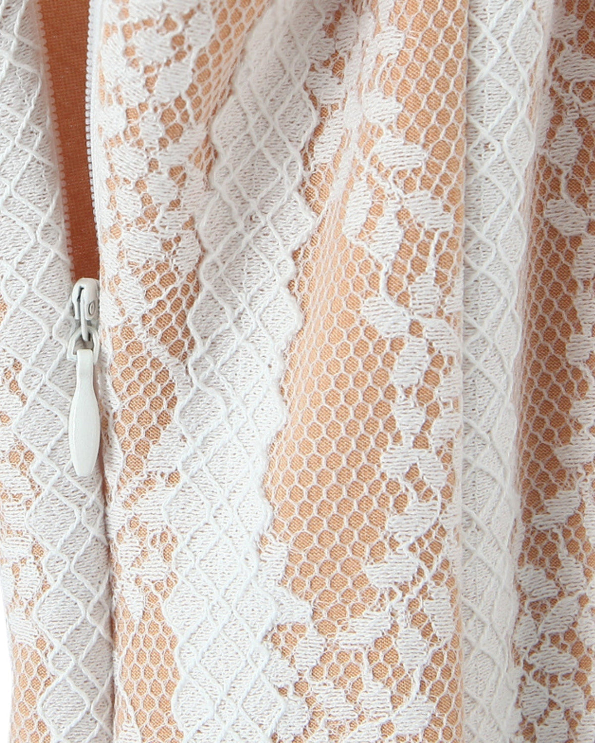 Retro Floral Motif Dress with Gentle Shaping – Apricot