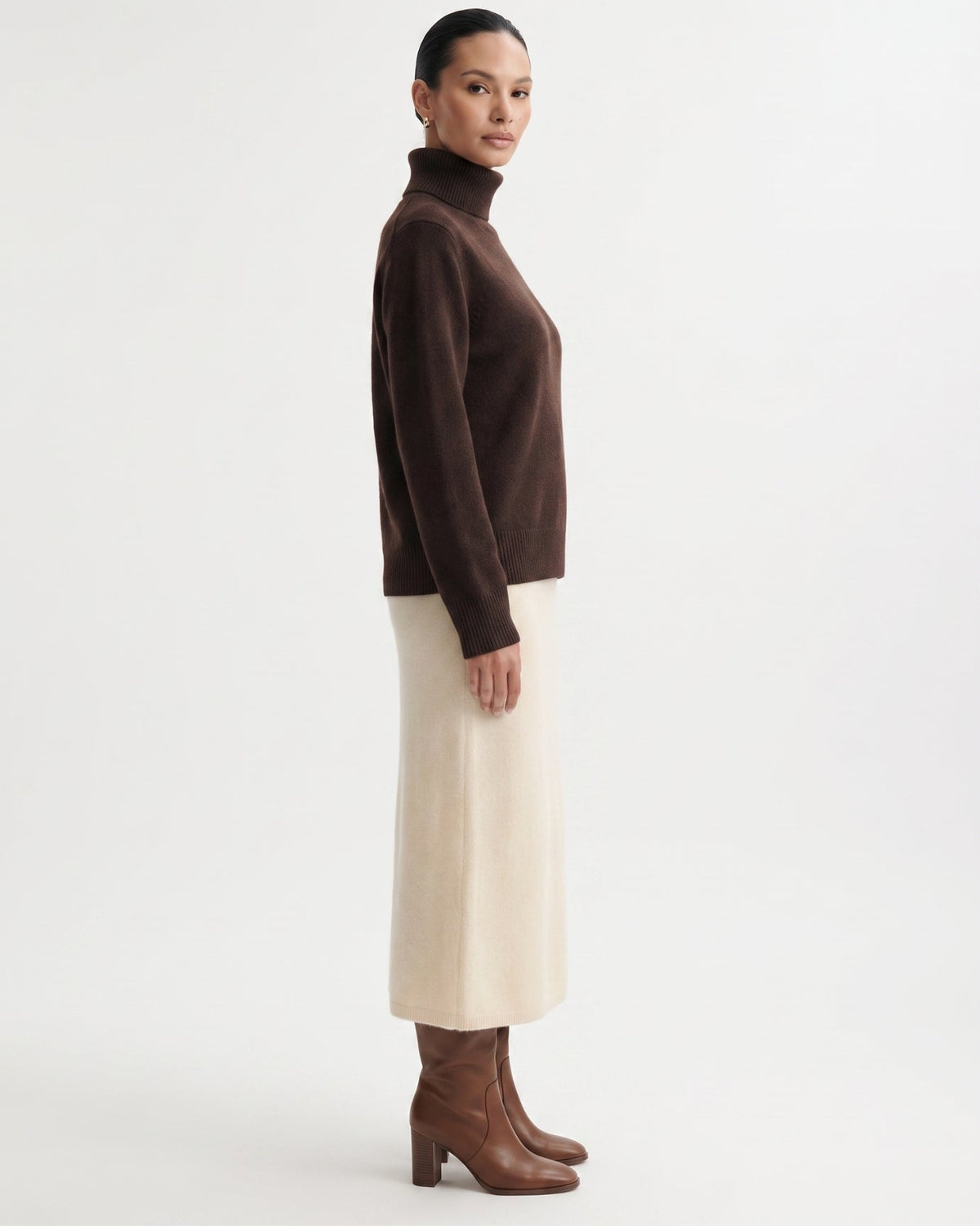 Cashmere A-Line Midi Skirt with Subtle High Waist – view 12