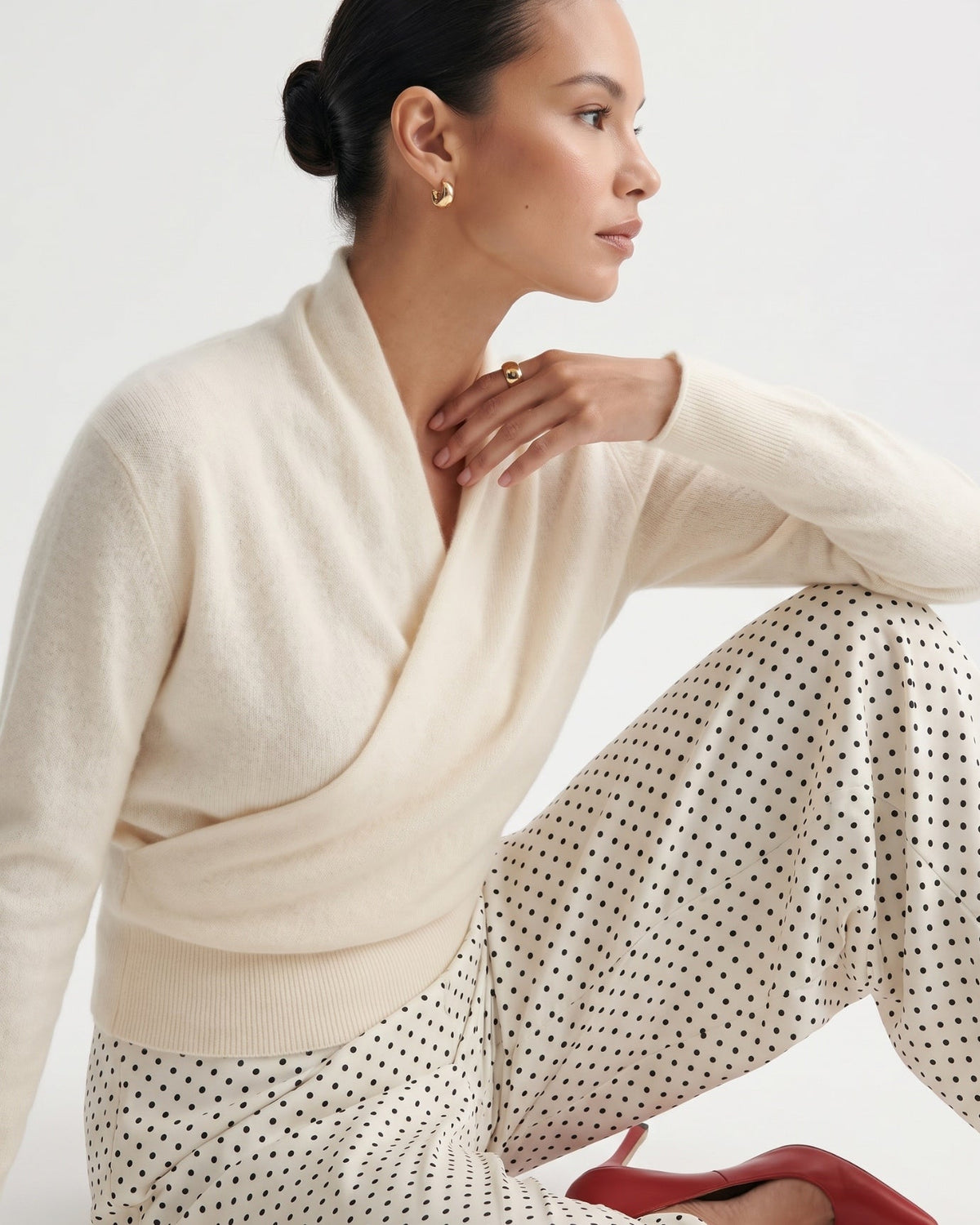 Sarah V Neck Pure Cashmere Body-Skimming Jumper – view 15