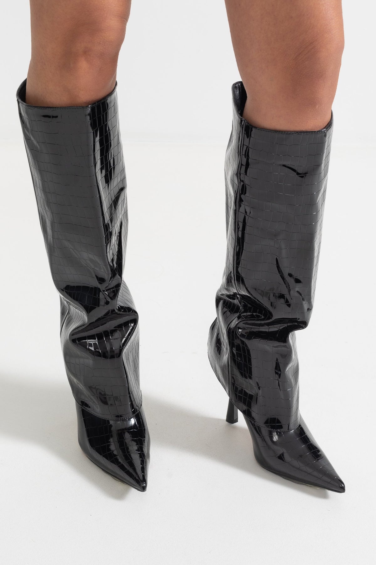 Alligator Pattern Pointed Knee-High Boots with Slim Heel – Black – view 6
