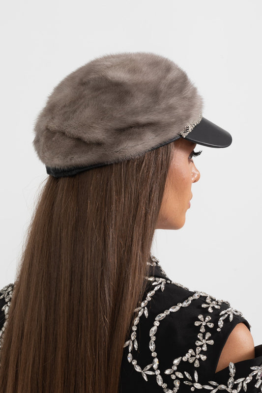 Hat with Leather-Finish Visor and Silver Chain – Grey – view 2