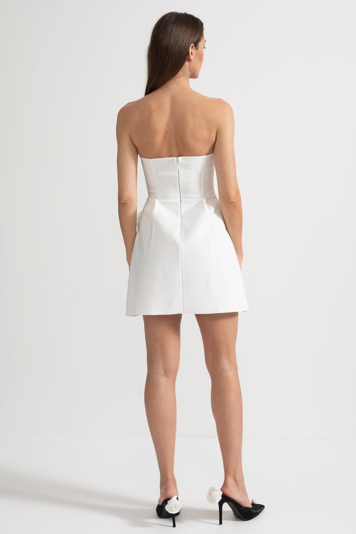 Strapless Sweetheart Mini Dress with Sculptural 3D Floral Appliqués – White – view 7