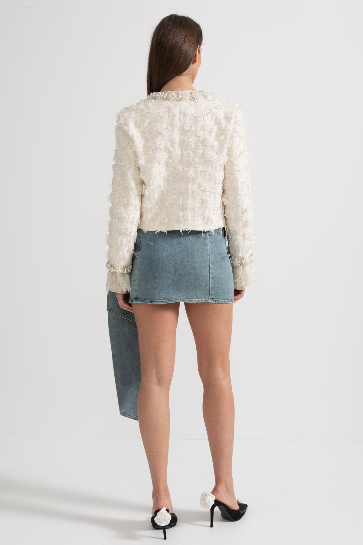 Cropped Tweed-Effect Jacket Top with Pearl and Crystal Trim – Ivoire – view 13