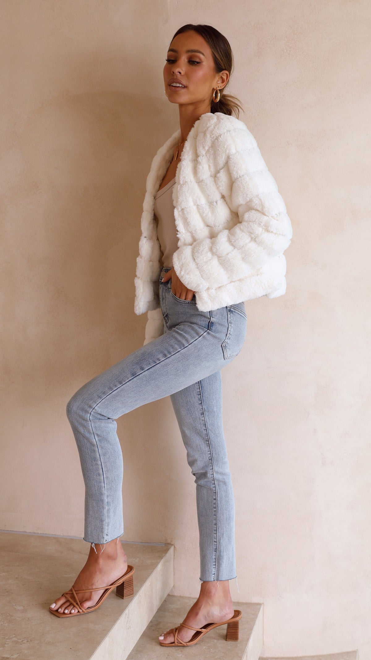 Tully Cropped Faux Fur Jacket with Claw Clasp – White – view 15