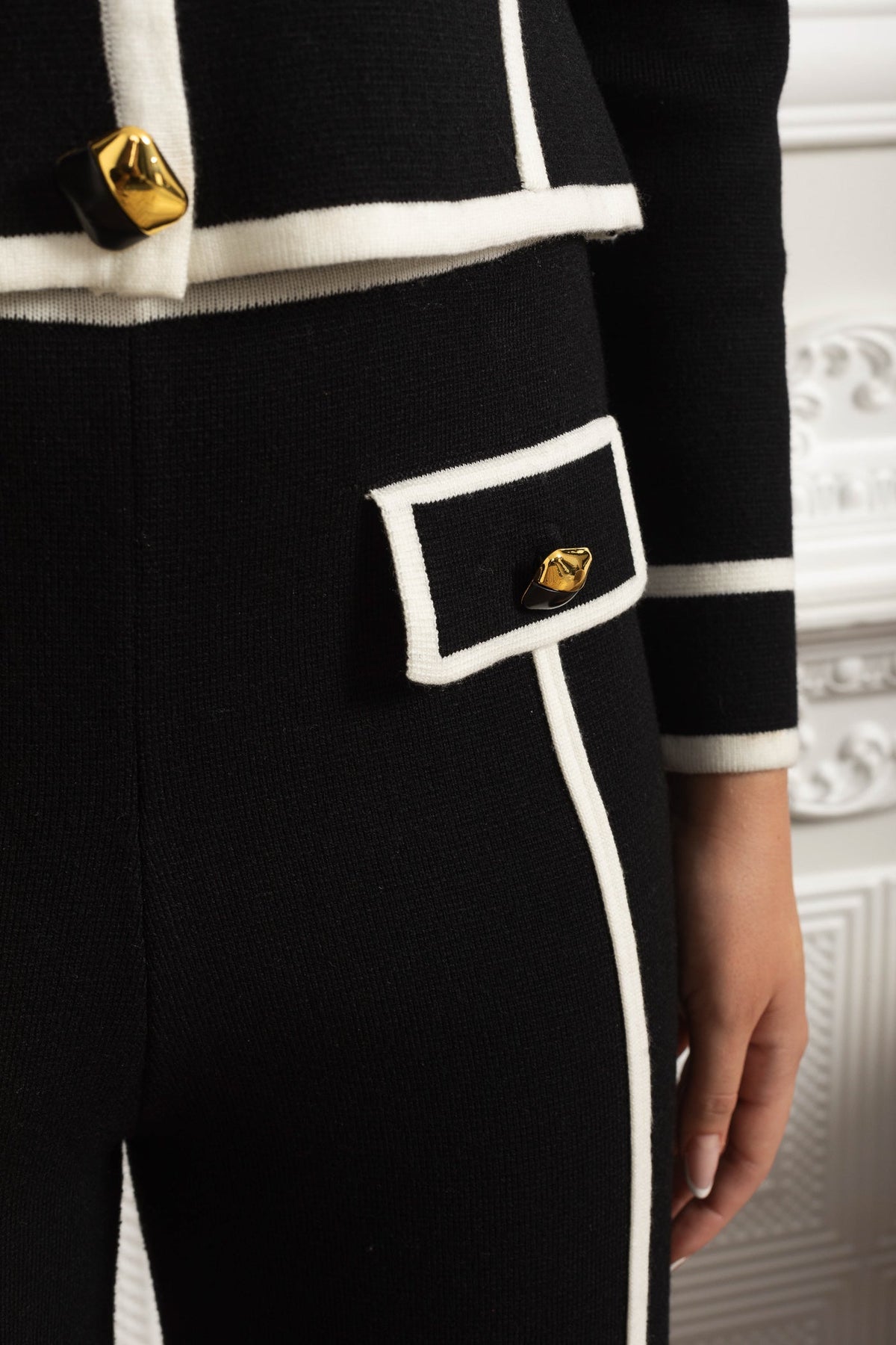 Tailored Jacket and High-Waisted Trouser Set with White Trim – Black – view 6