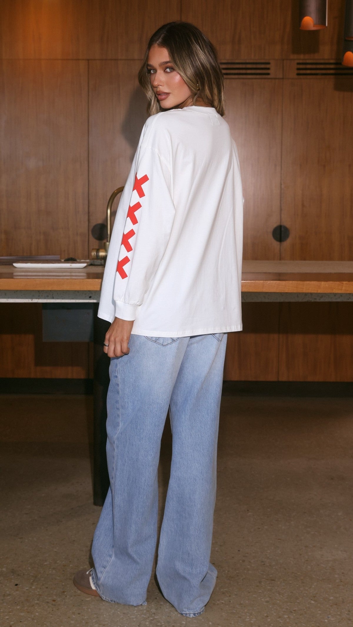 Darlin Relaxed Longline Graphic Long Sleeve T-Shirt – White – view 2