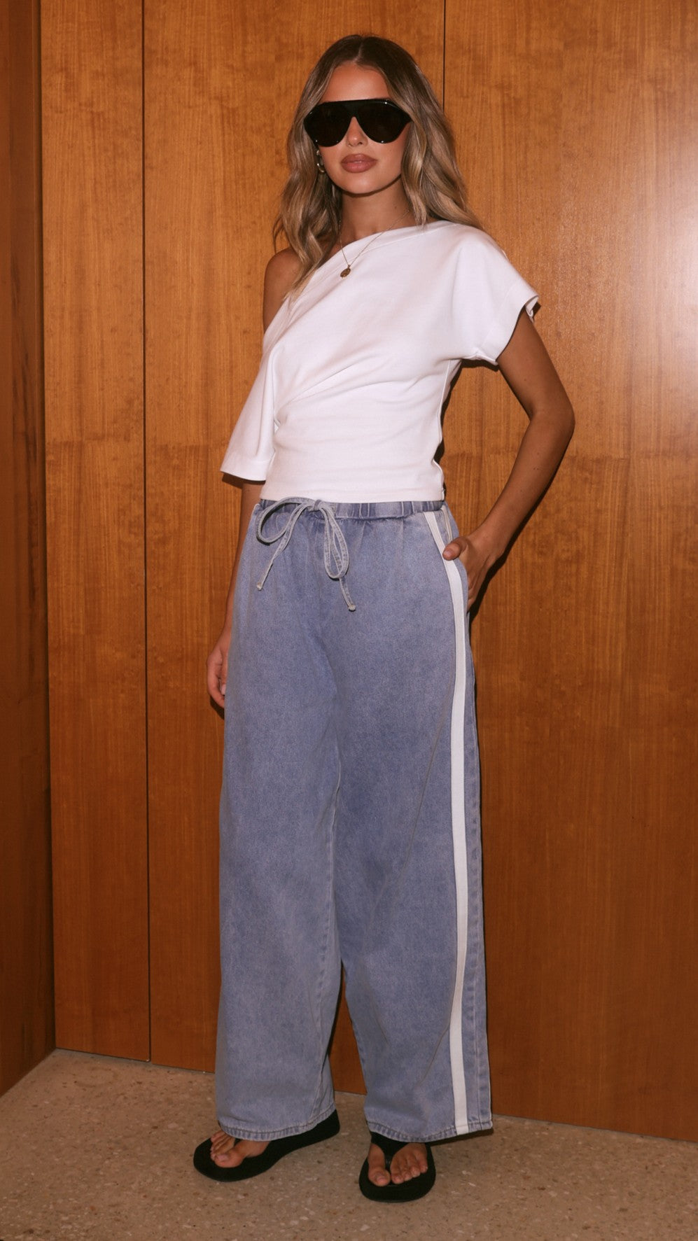 Jazlyn High Waisted Tie Waist Denim Trousers – Light Blue/White