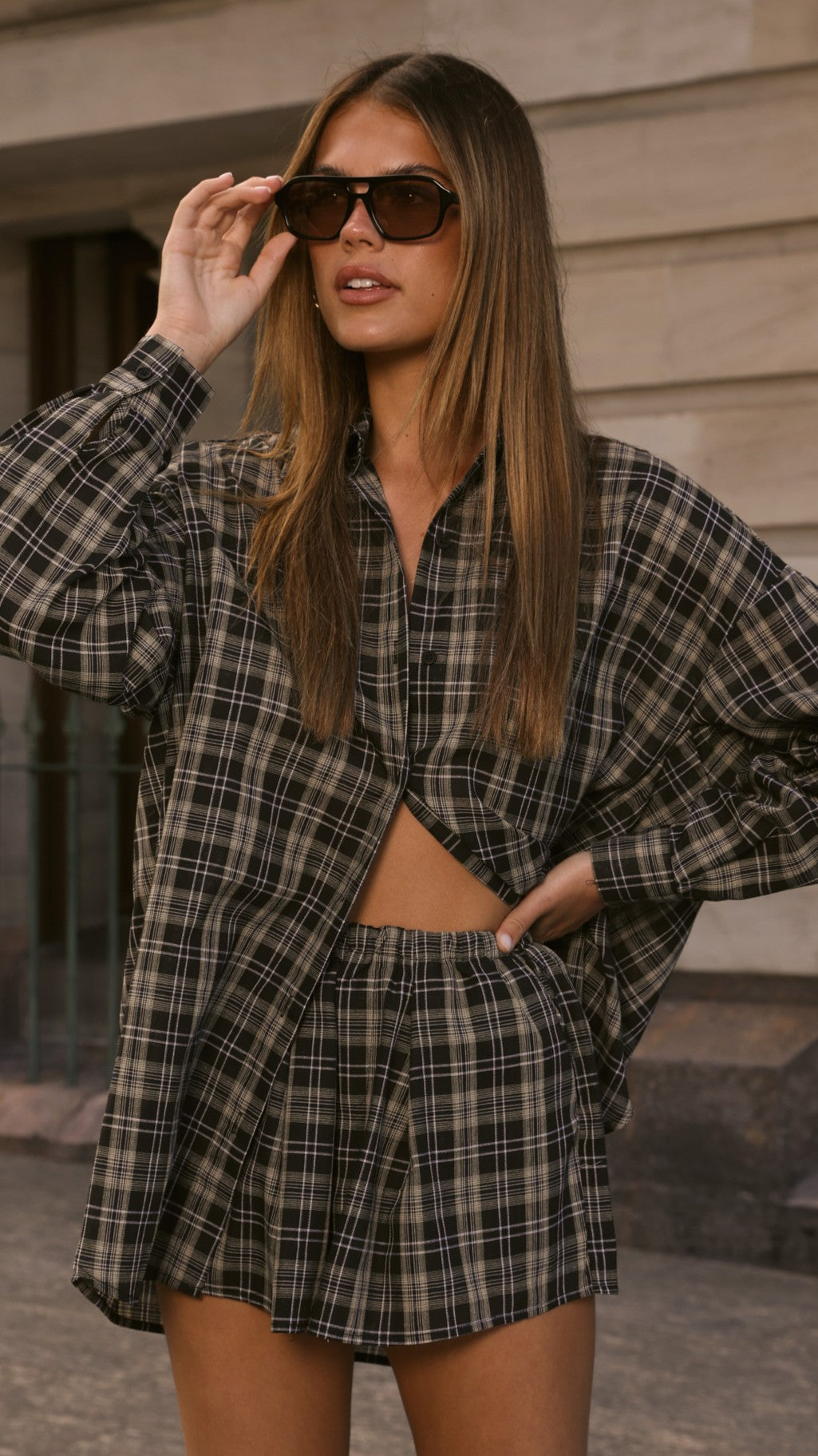 Arli Boxy Collared Long Sleeve Cotton Shirt – Black/Beige Plaid – view 18