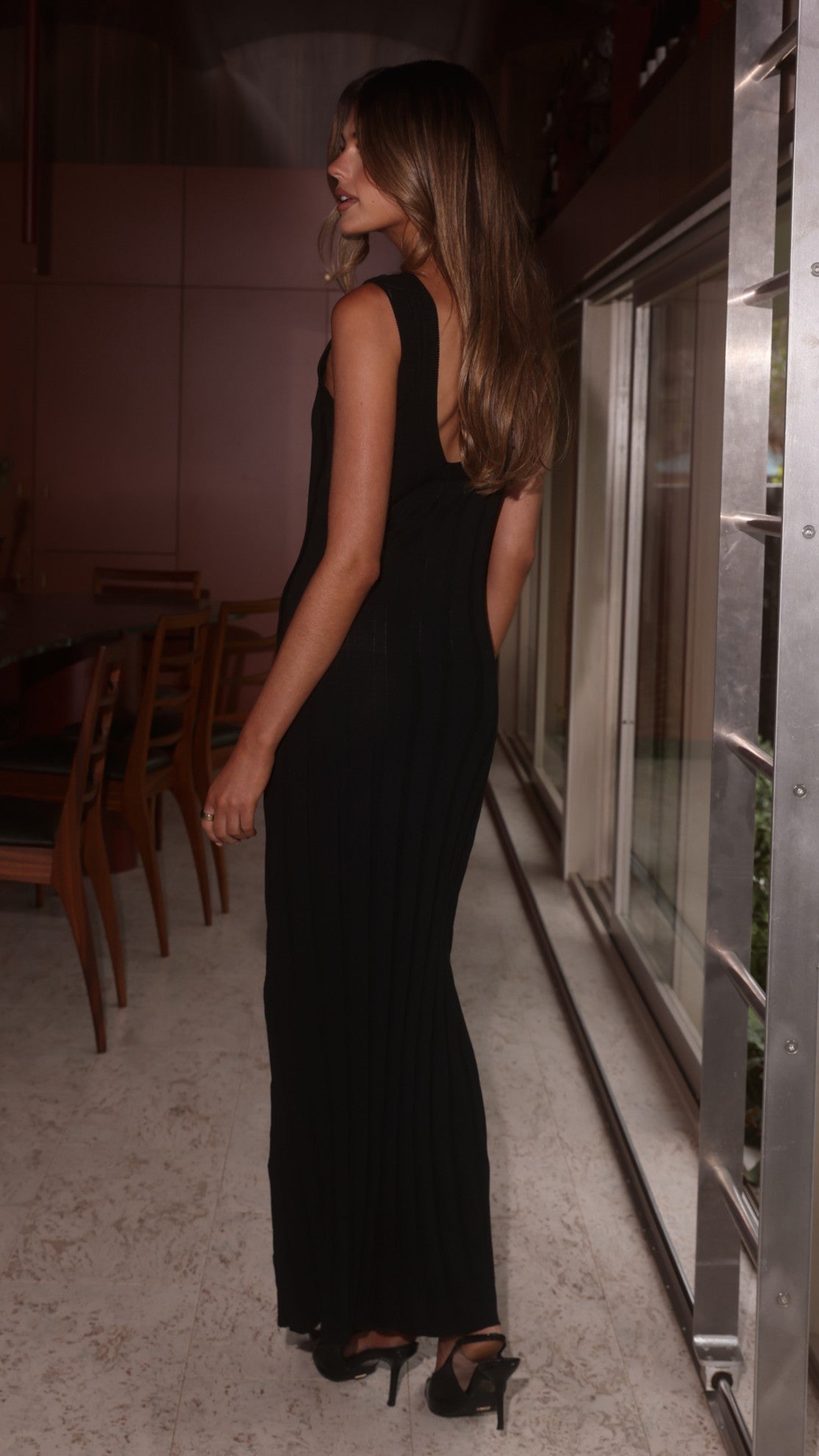 Avalyn Ribbed Knit Scoop Neck Sleeveless Maxi Dress – Black – view 4