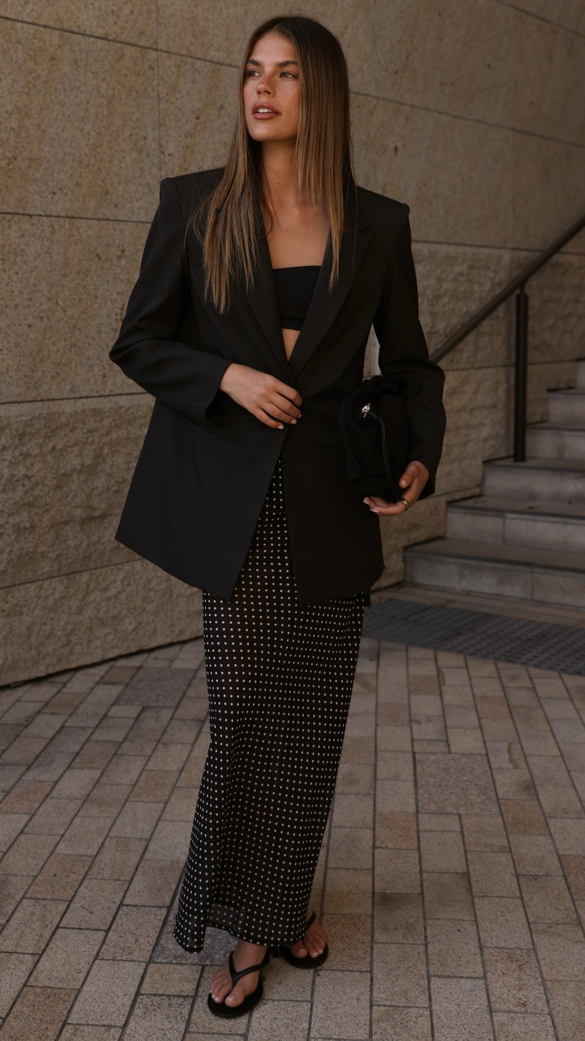 Isa Oversized Single-Breasted Blazer with Padded Shoulders – Black