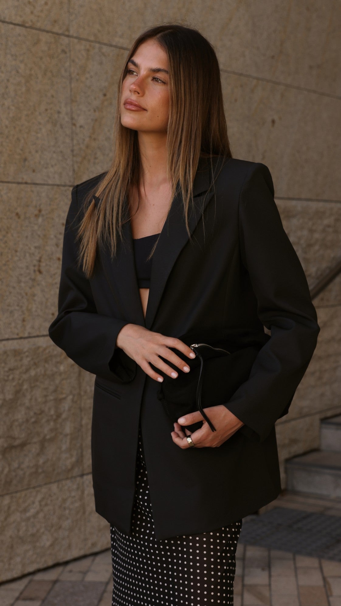 Isa Oversized Single-Breasted Blazer with Padded Shoulders – Black – view 4