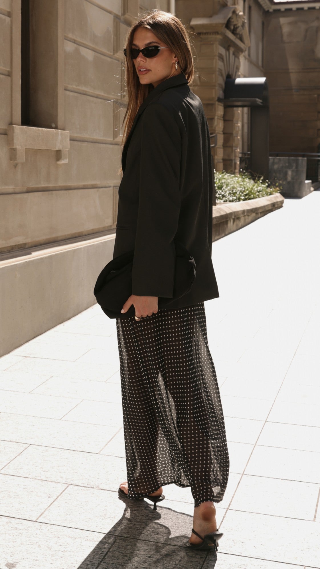 Isa Oversized Single-Breasted Blazer with Padded Shoulders – Black