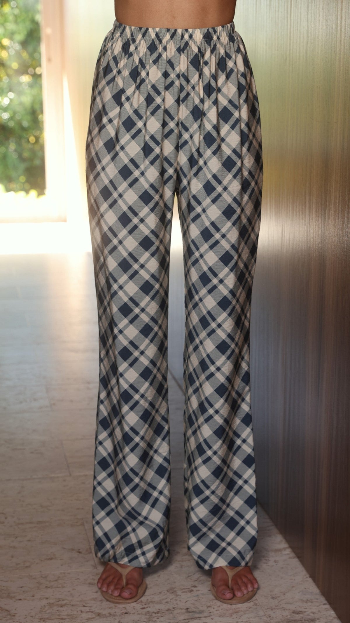 Imogen High Rise Wide Leg Elasticated Waist Trousers – Blue/Cream Plaid – view 8