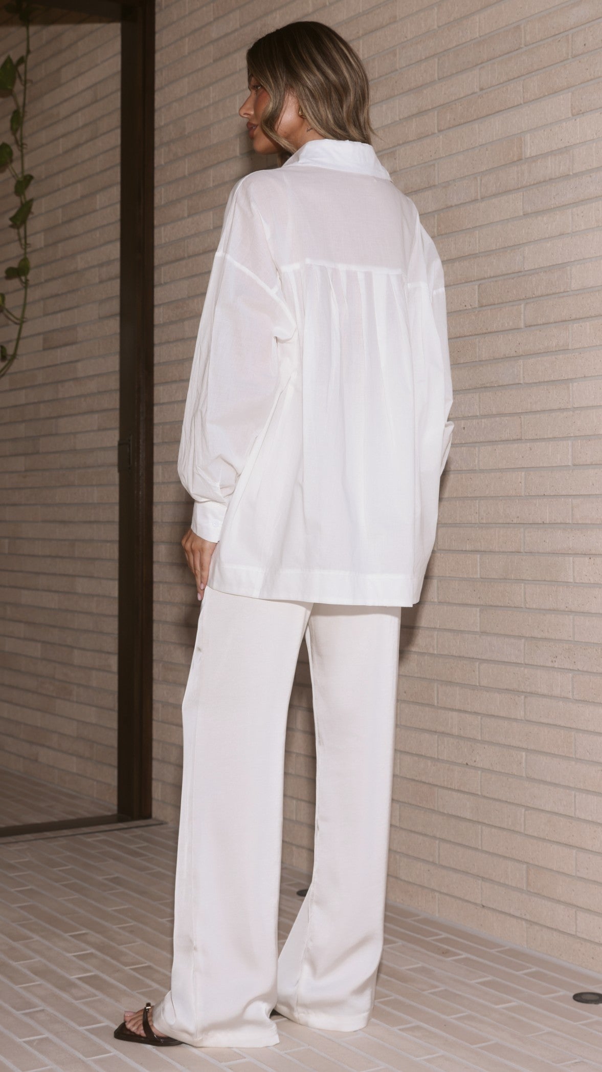 Freddy Relaxed Longline Long Sleeve Shirt with Pleated Back – White