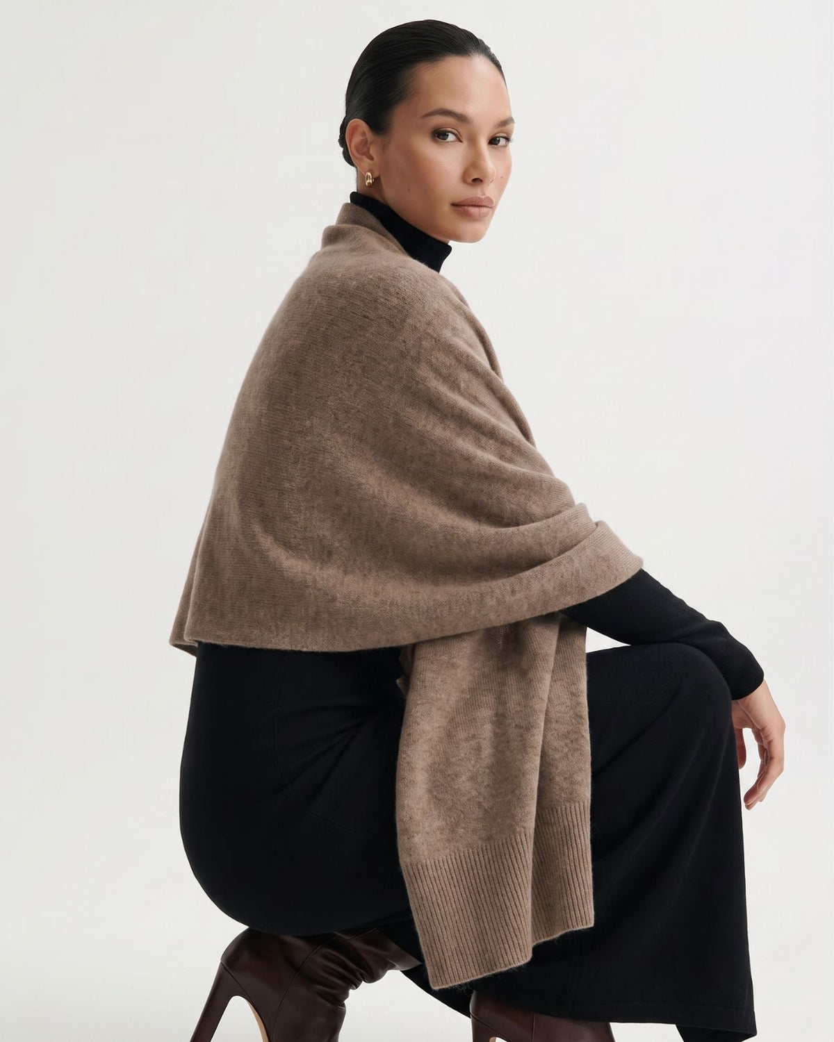 Lightweight Pure Cashmere Shawl Wrap with Geometric Edges – view 7