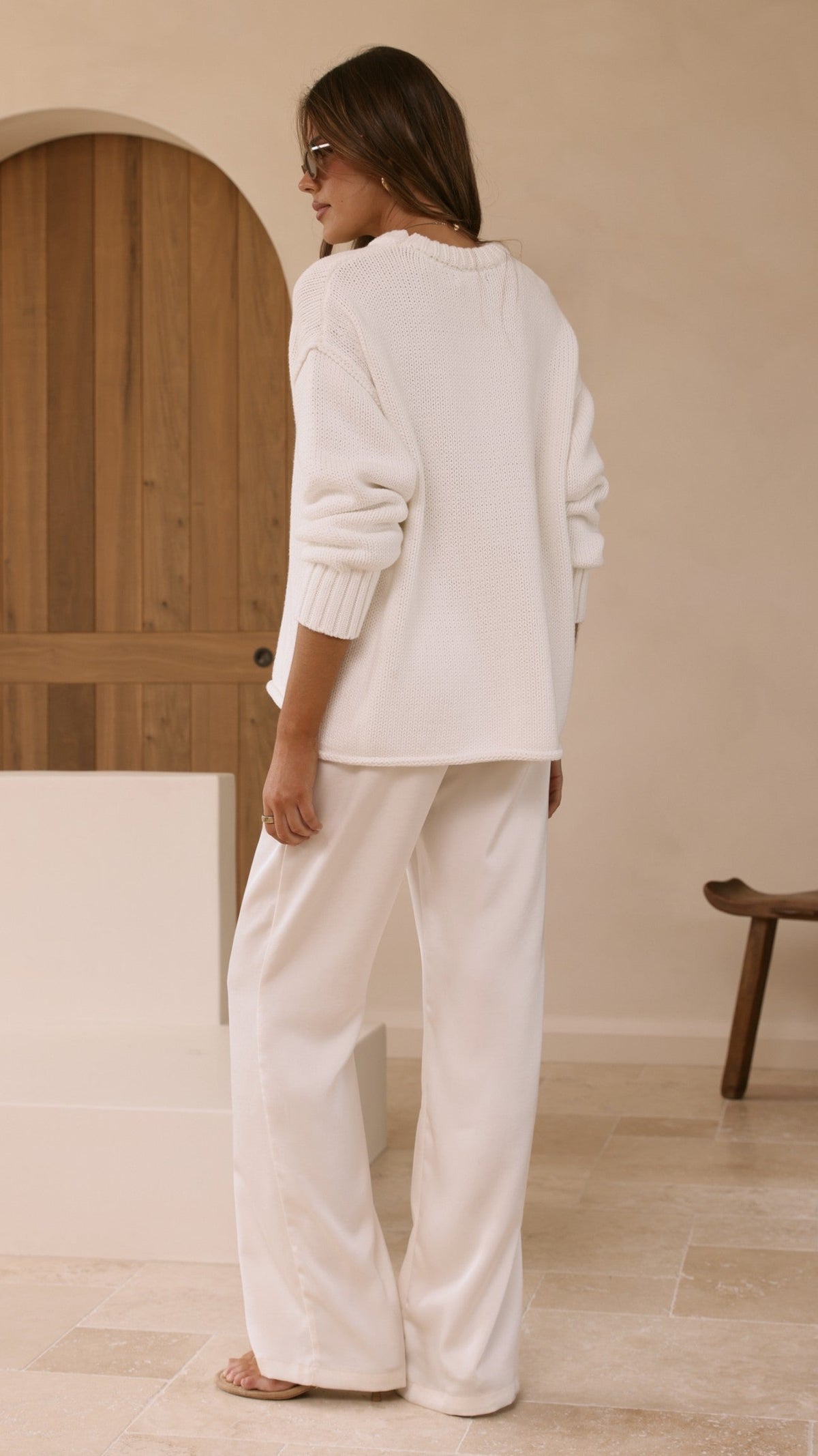 Jase Relaxed Crew Neck Rolled Hem Cotton Knit Jumper – White – view 3