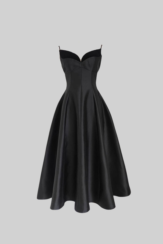 Sleeveless Sweetheart Neck Fitted Dress with Flared Knee-Length Skirt – Black