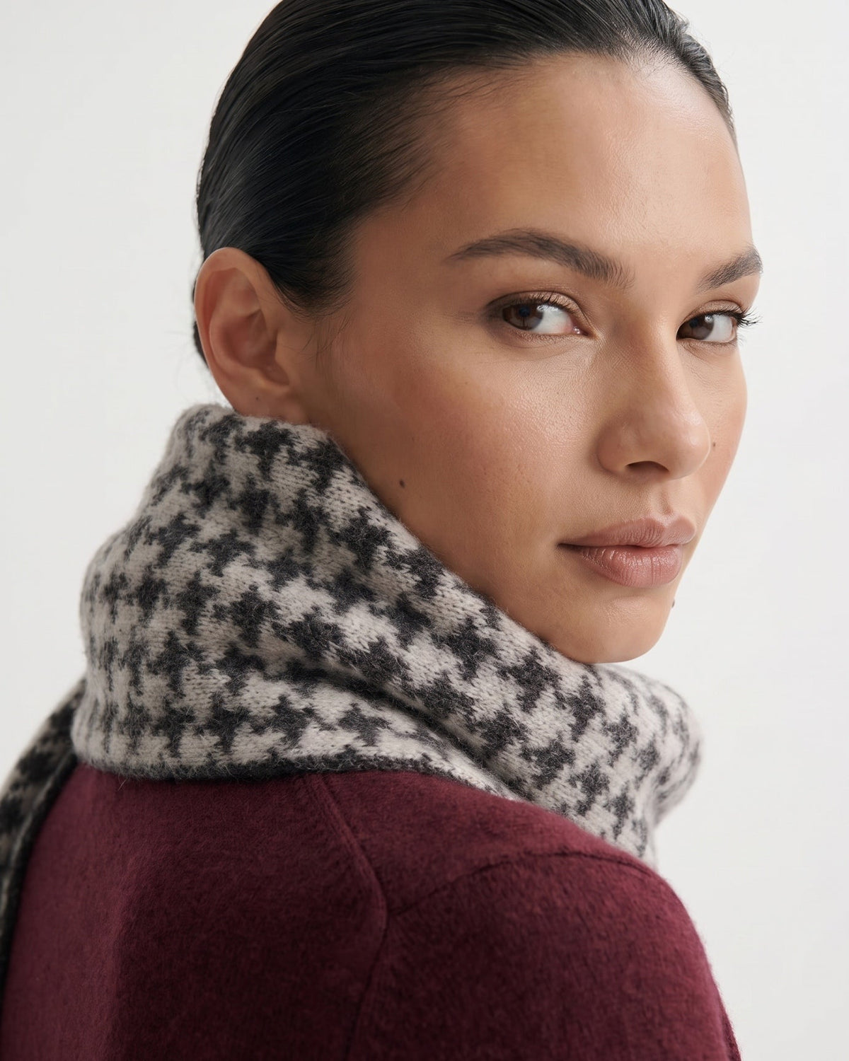 Classic Houndstooth Pattern Pure Cashmere Scarf – view 10