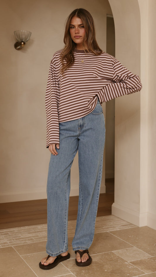 Zaeli Straight Leg Jeans with Tobacco Stitching – Mid Blue