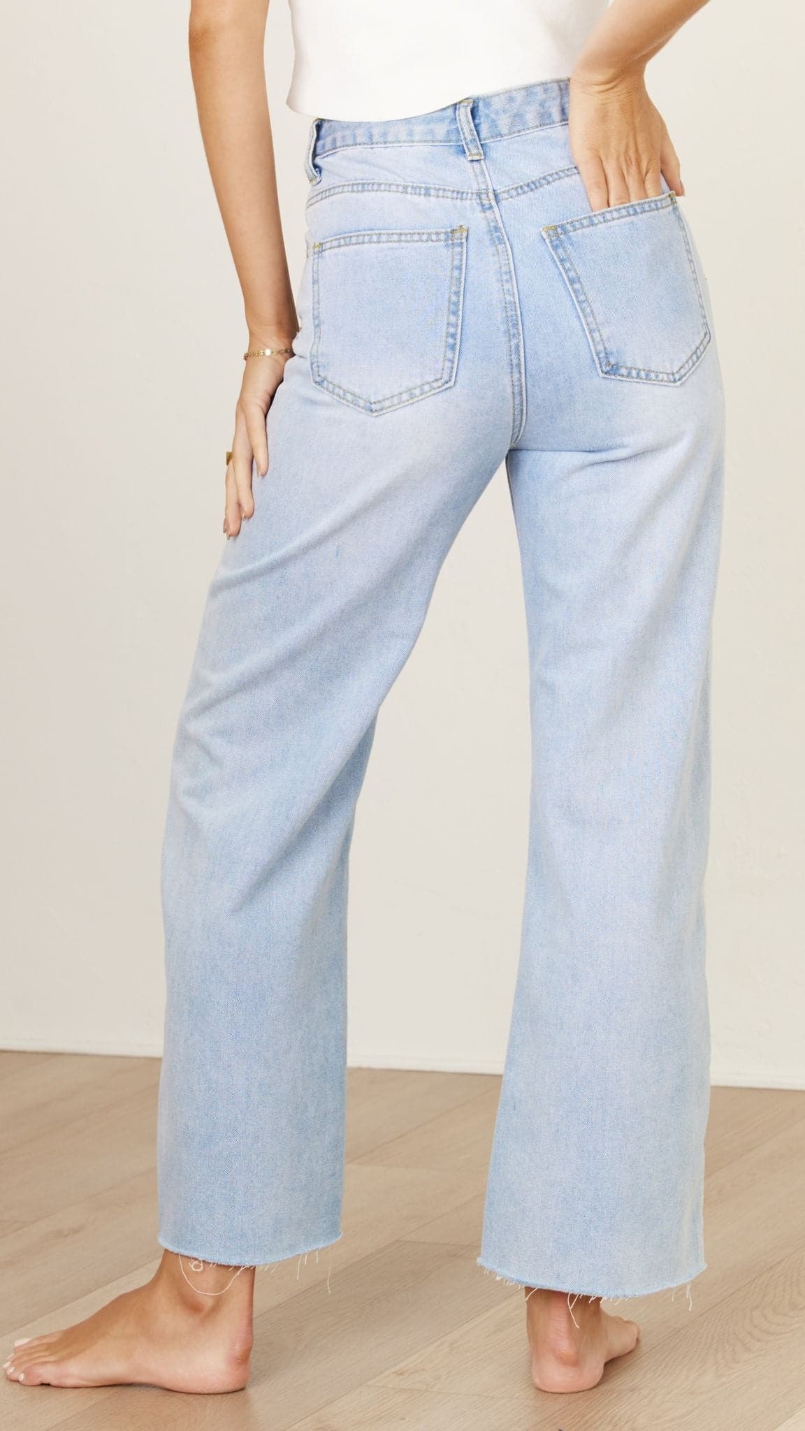 Jaykowa Mid Rise Wide Leg Jeans with Distressed Hem – Light Wash