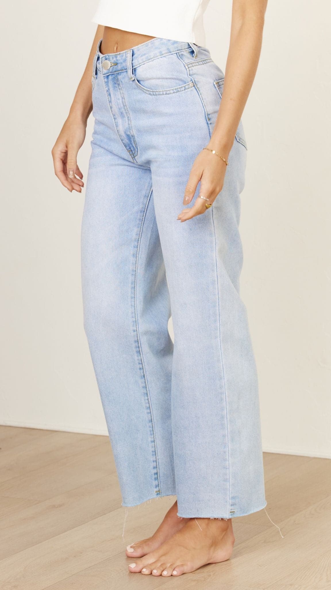 Jaykowa Mid Rise Wide Leg Jeans with Distressed Hem – Light Wash