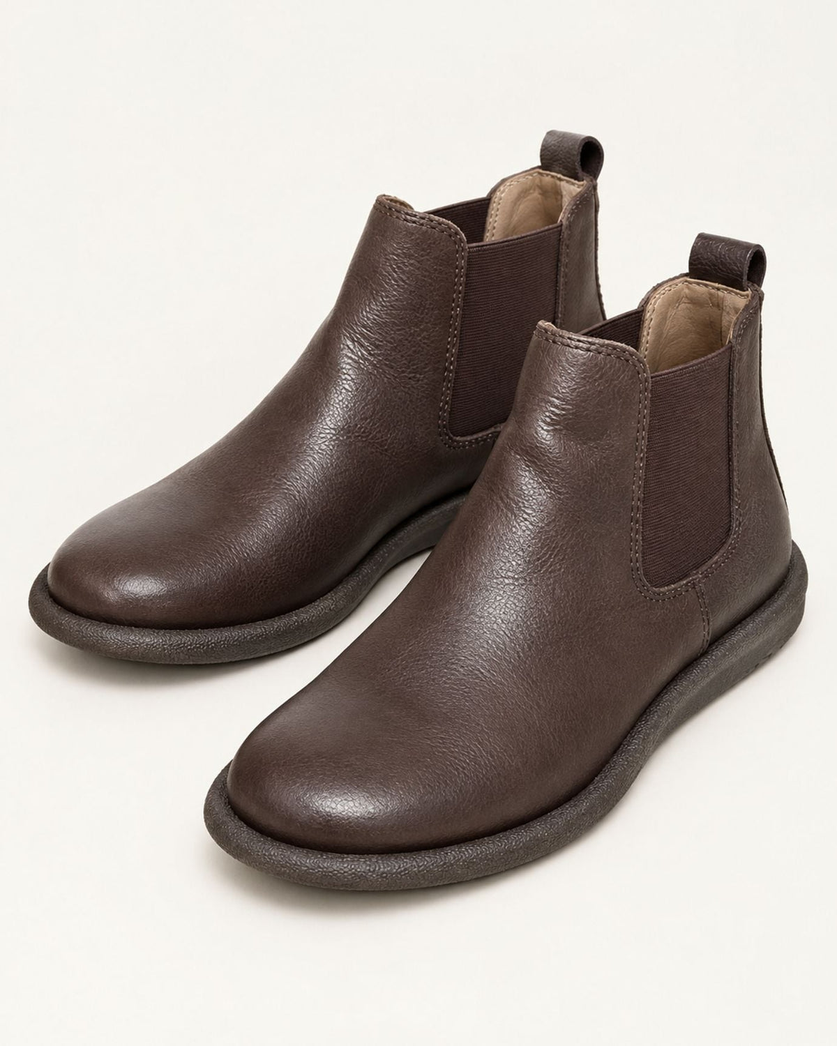 Classic Chelsea Boots in Cowhide Leather with Soft Lining – view 7