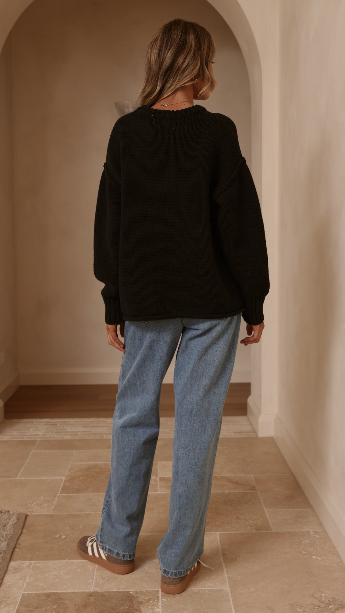 Jase Relaxed Crew Neck Rolled Hem Cotton Knit Jumper – Black – view 2