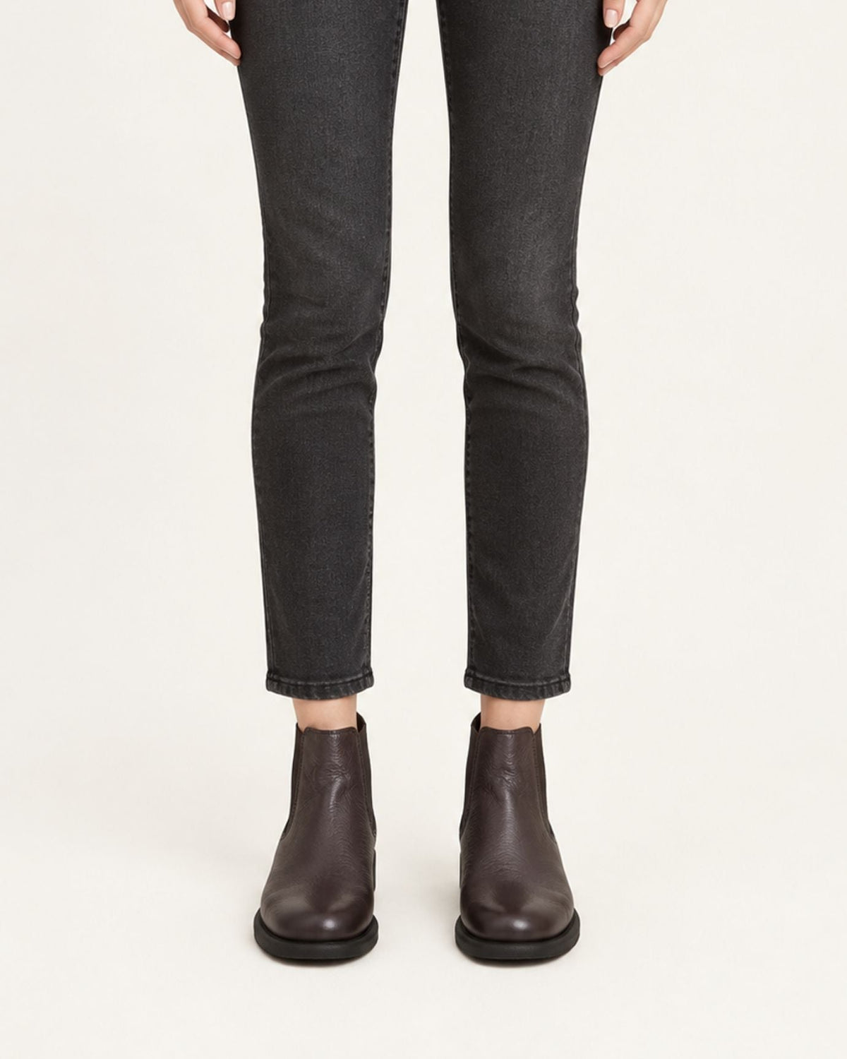 Classic Chelsea Boots in Cowhide Leather with Soft Lining – view 9