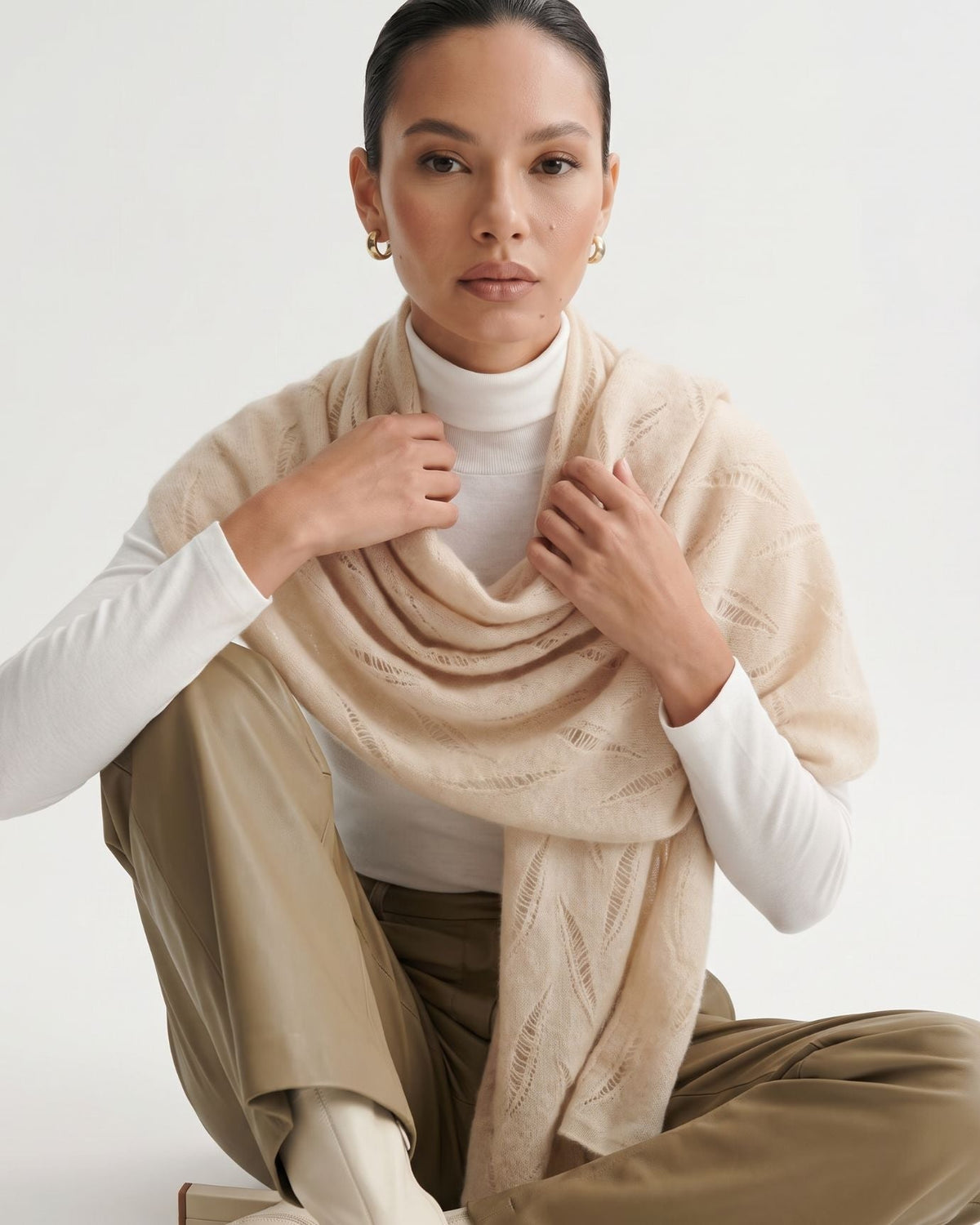 Michi 100% Cashmere Scarf with Nature-Inspired Leaf Design – view 15
