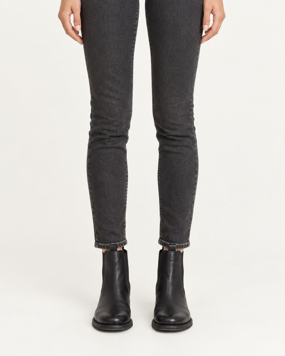 Classic Chelsea Boots in Cowhide Leather with Soft Lining – view 2