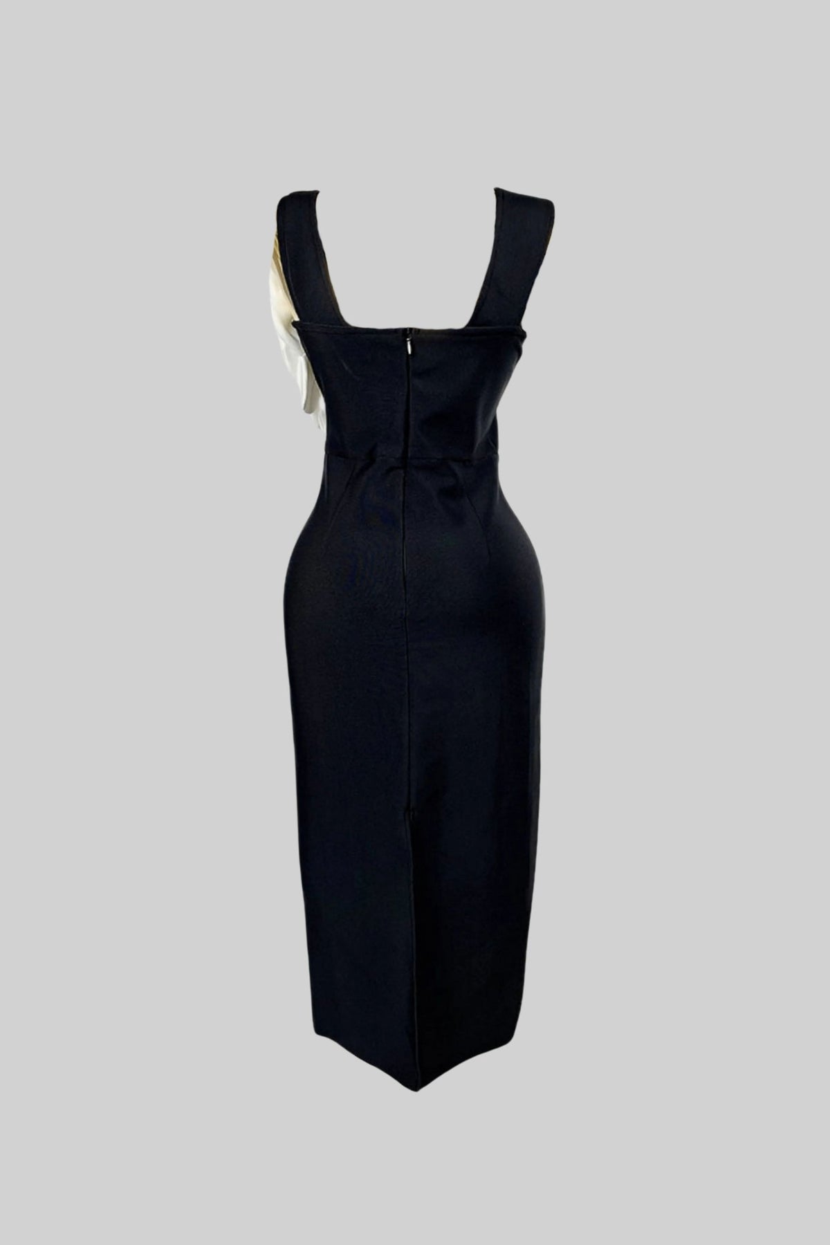 Floral Appliqué Plunging V-Neck Sculpted Shoulder Midi Dress – Black & White
