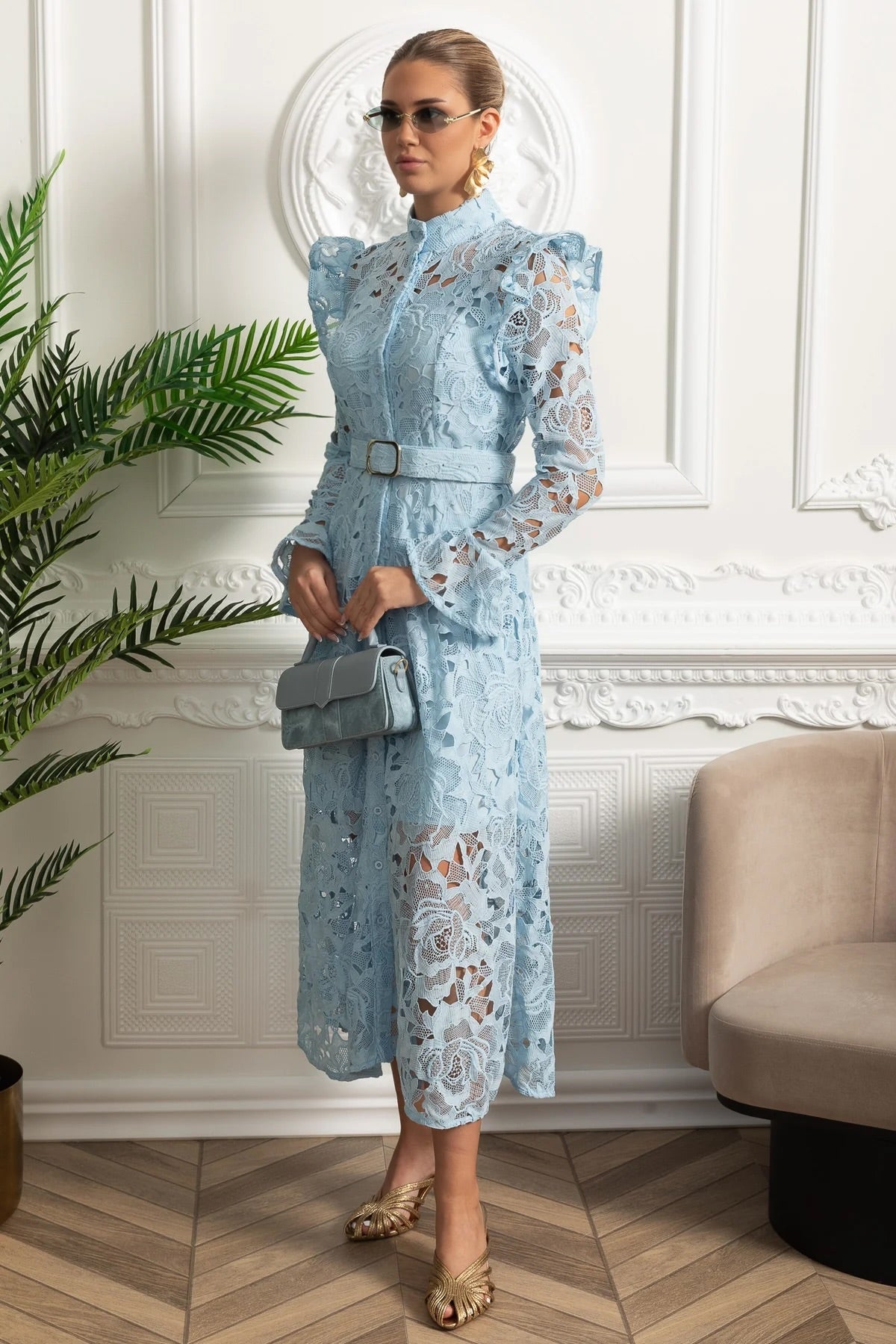 Embroidered Lace Midi Dress with Ruffled Shoulders and Buckle Belt – Blue