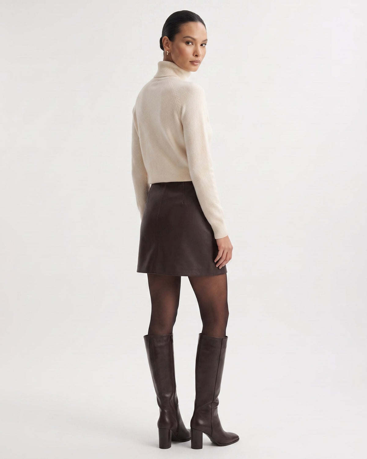 Kiara Pure Cashmere Jumper with Subtle Ribbed Detailing – view 3