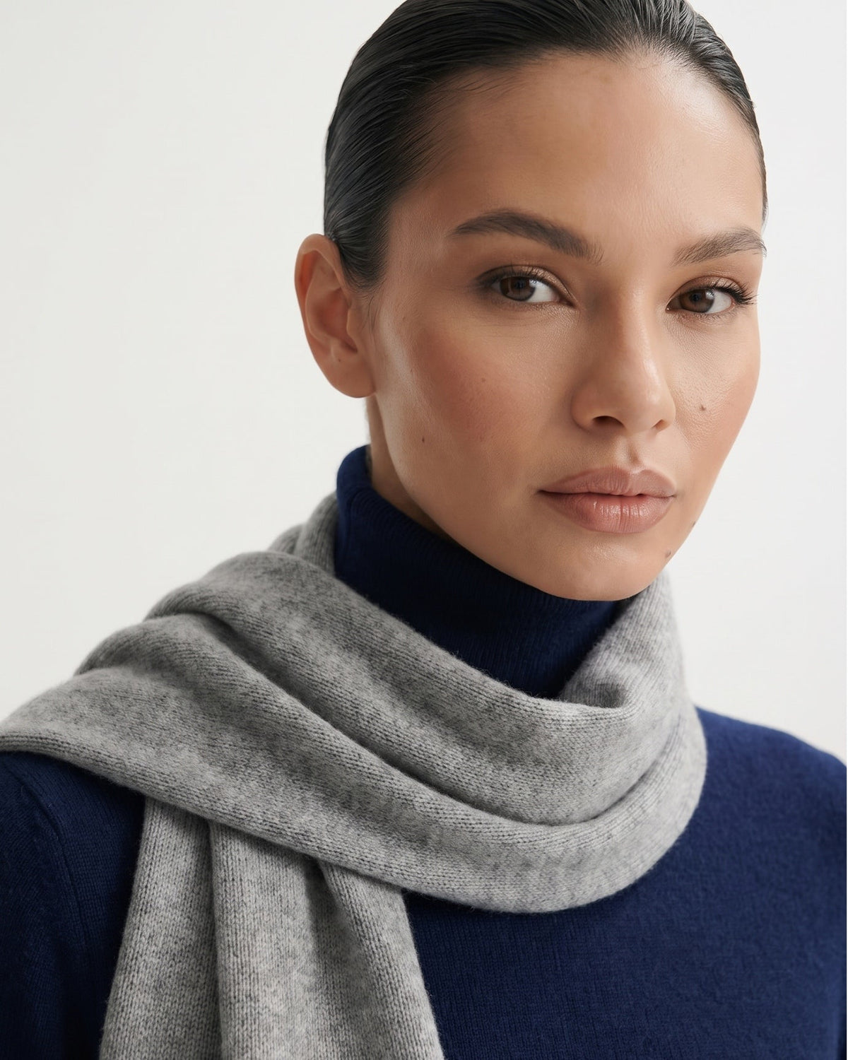 NY Artisan-Knitted Pure Cashmere Scarf with Refined Texture – view 10