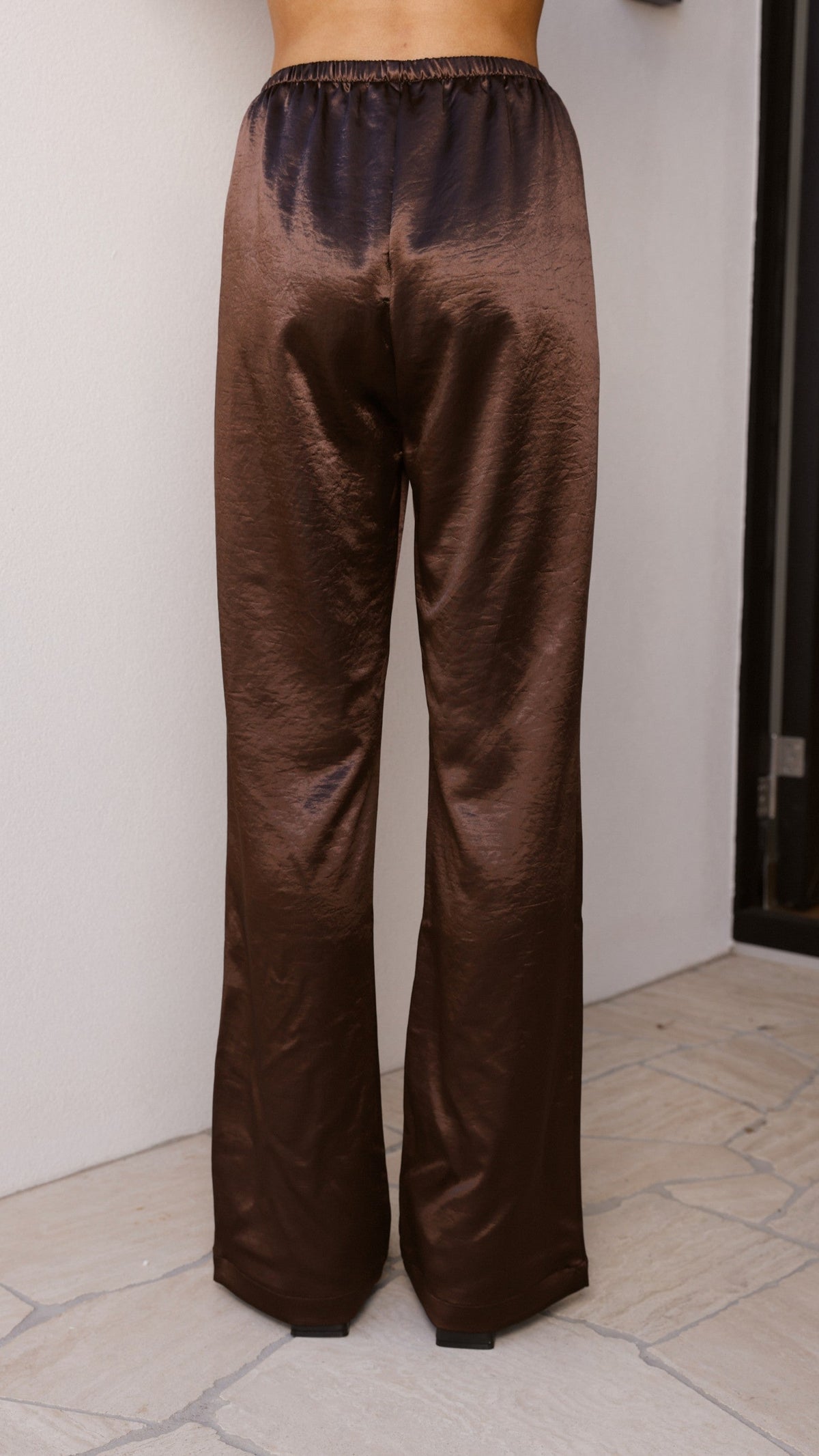 Bridget High Waisted Relaxed Elasticated Trousers – Chocolate – view 4
