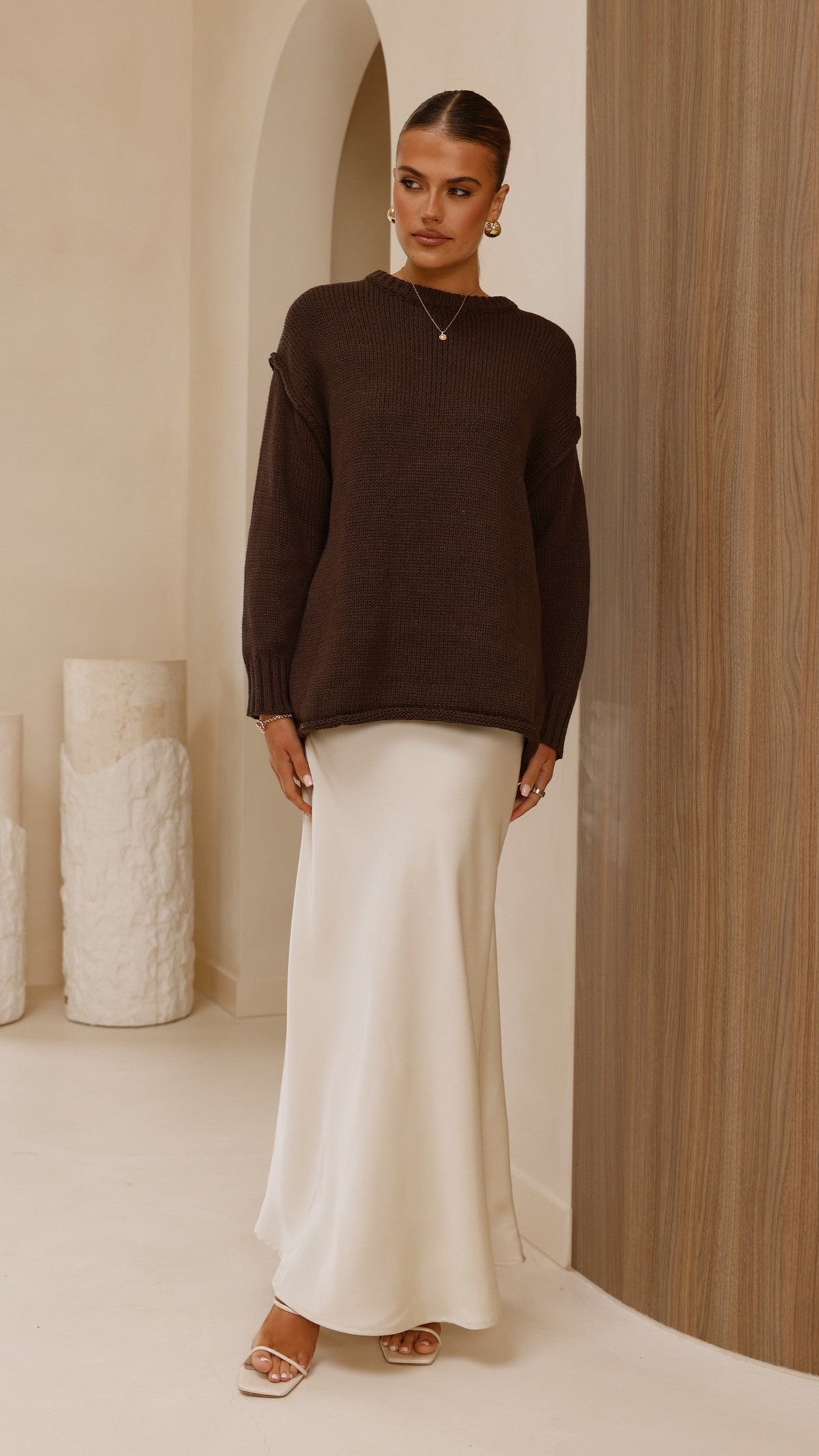 Delvine Oversized Thick Knit Lettuce Hem Jumper – Chocolate – view 8