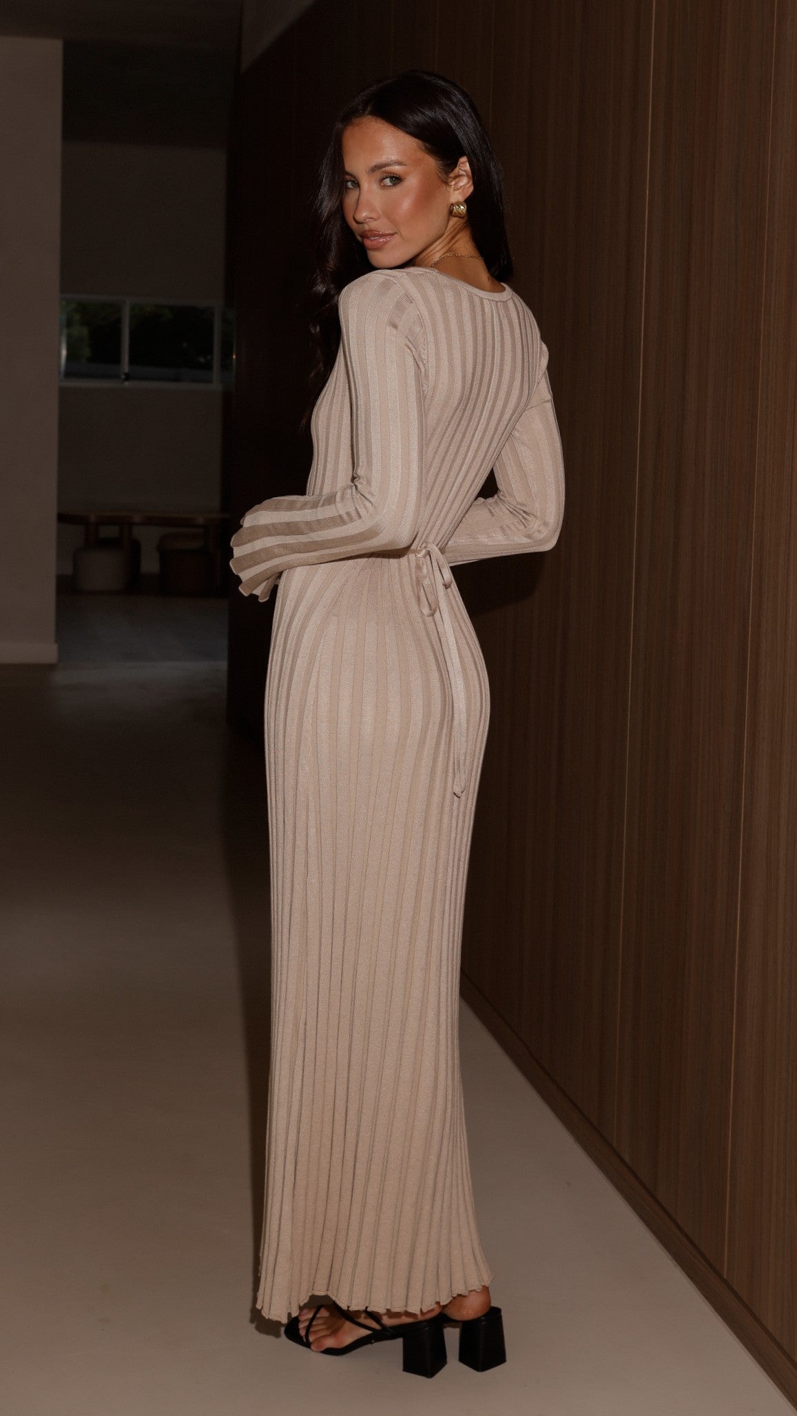 Cyra V-Neck Ribbed Knit Long Sleeve Maxi Dress – Beige – view 9