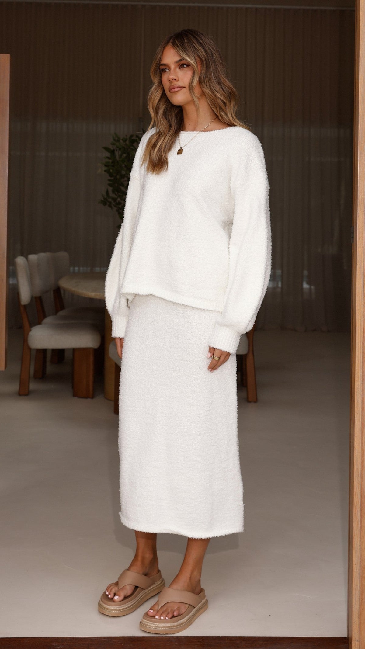 Cohen Relaxed Fit Knit Jumper with Ribbed Cuffs – Off White – view 3