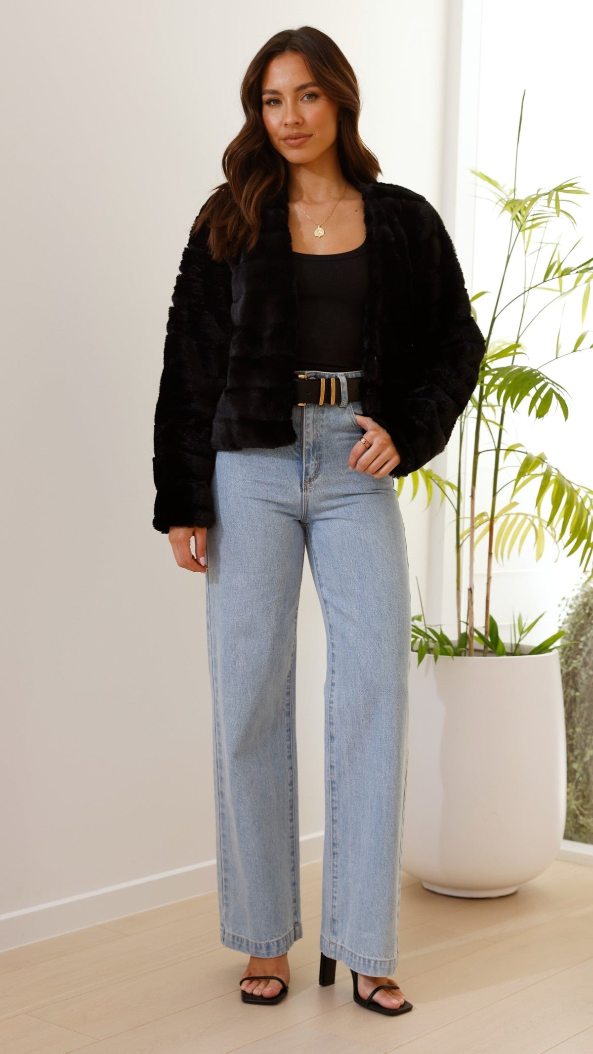 Tully Cropped Faux Fur Jacket with Claw Clasp – Black – view 3