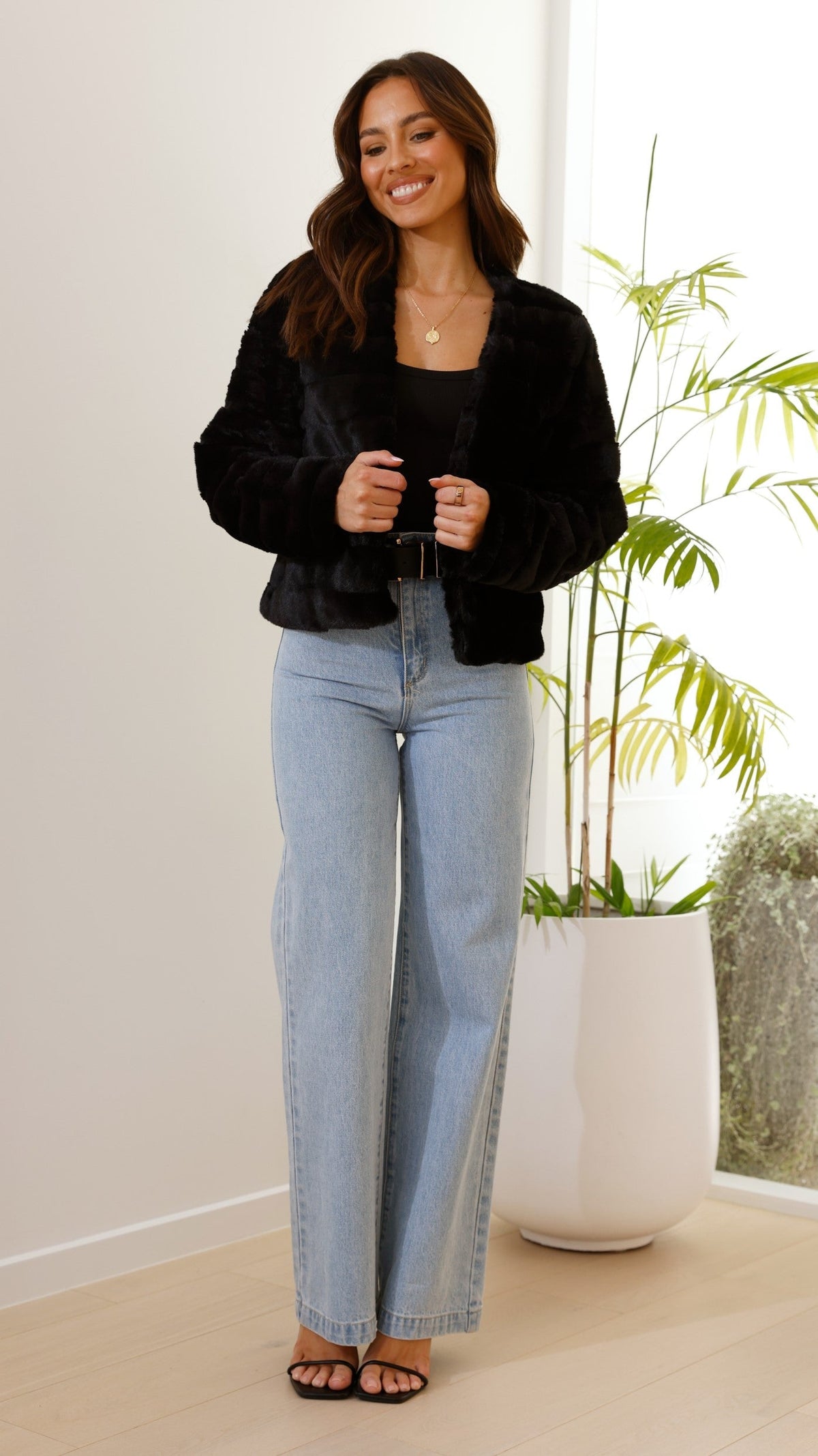 Tully Cropped Faux Fur Jacket with Claw Clasp – Black – view 5