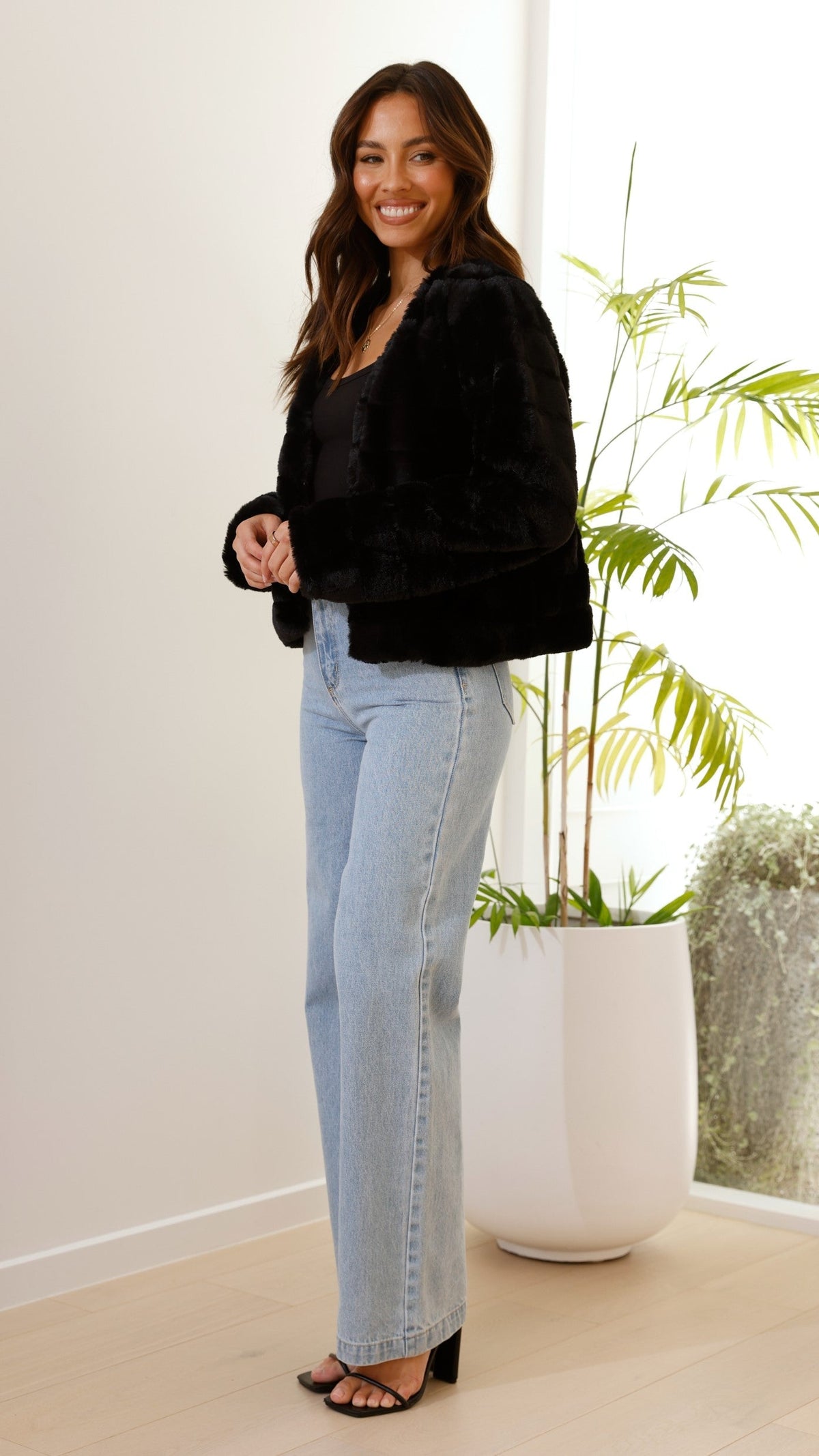 Tully Cropped Faux Fur Jacket with Claw Clasp – Black – view 4