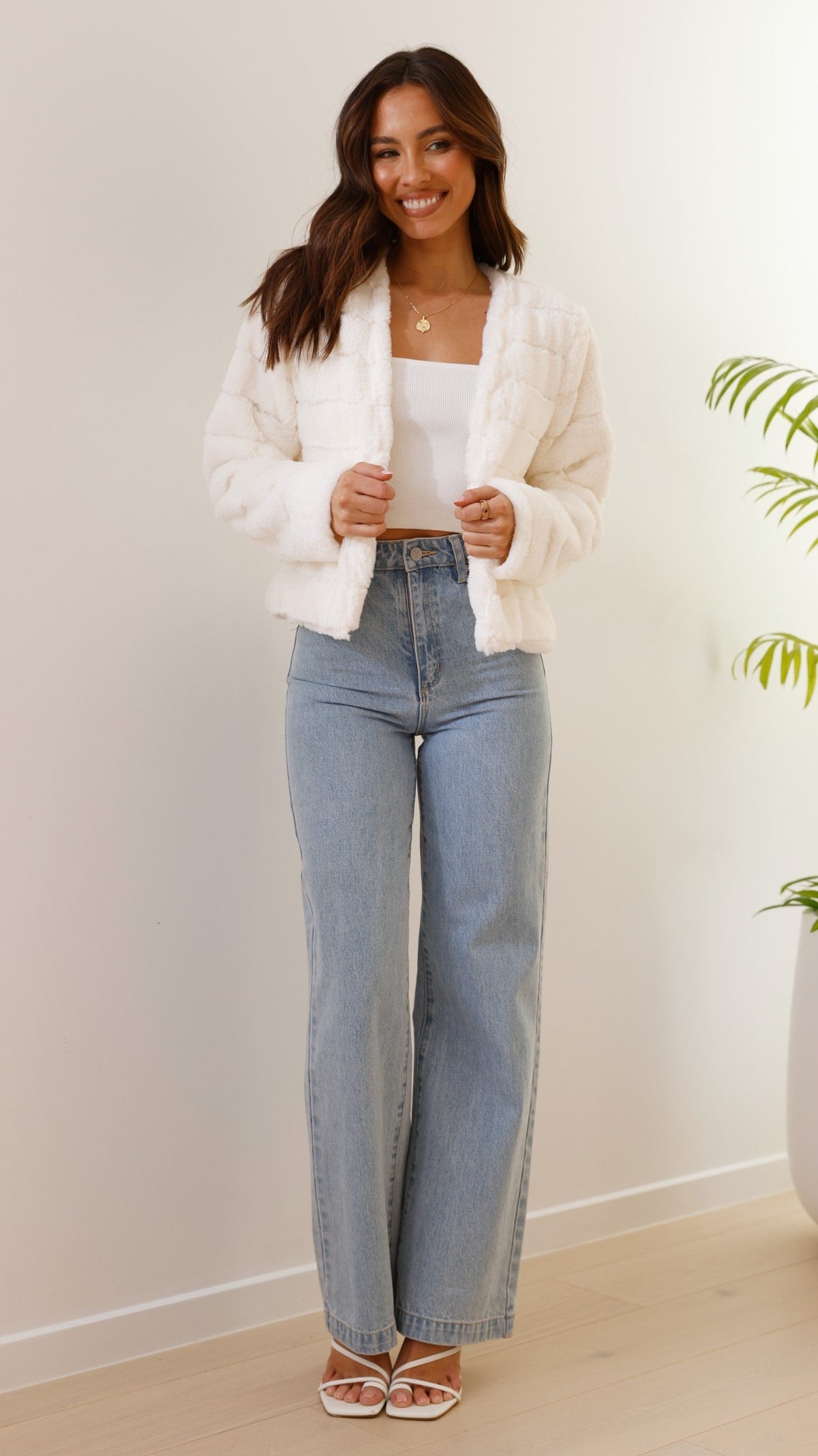 Tully Cropped Faux Fur Jacket with Claw Clasp – White – view 5