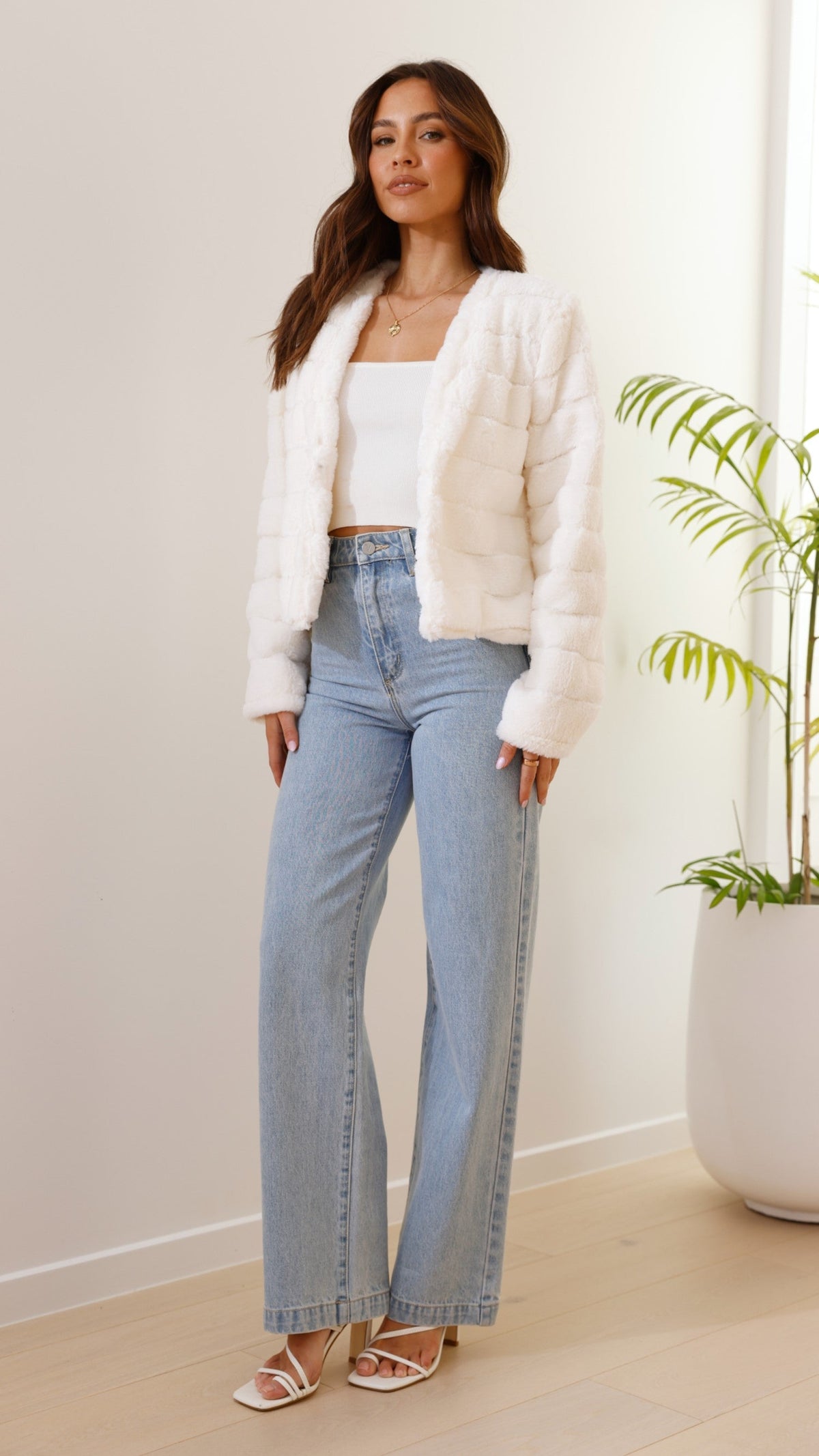 Tully Cropped Faux Fur Jacket with Claw Clasp – White – view 3