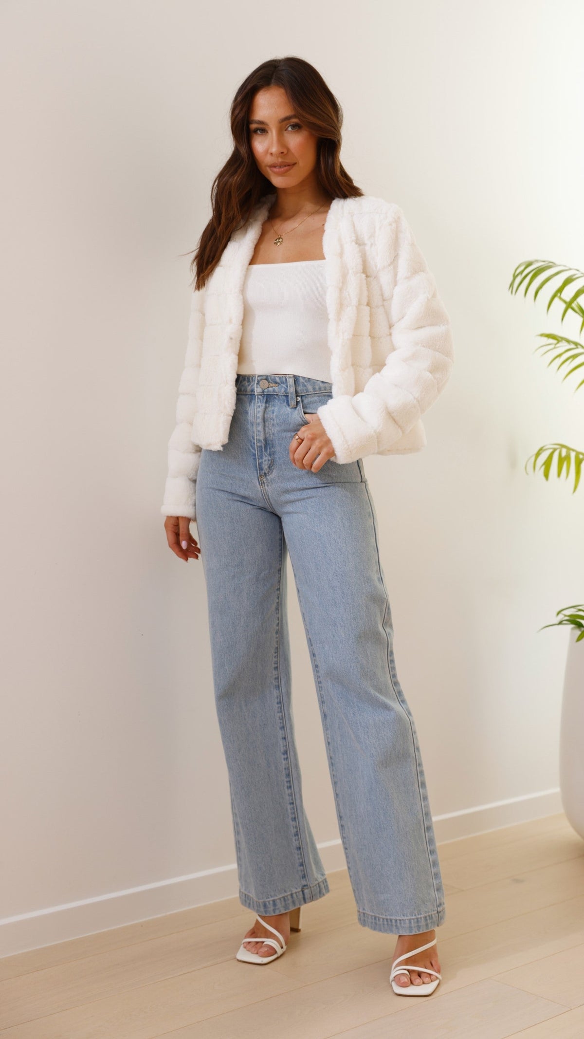 Tully Cropped Faux Fur Jacket with Claw Clasp – White – view 8