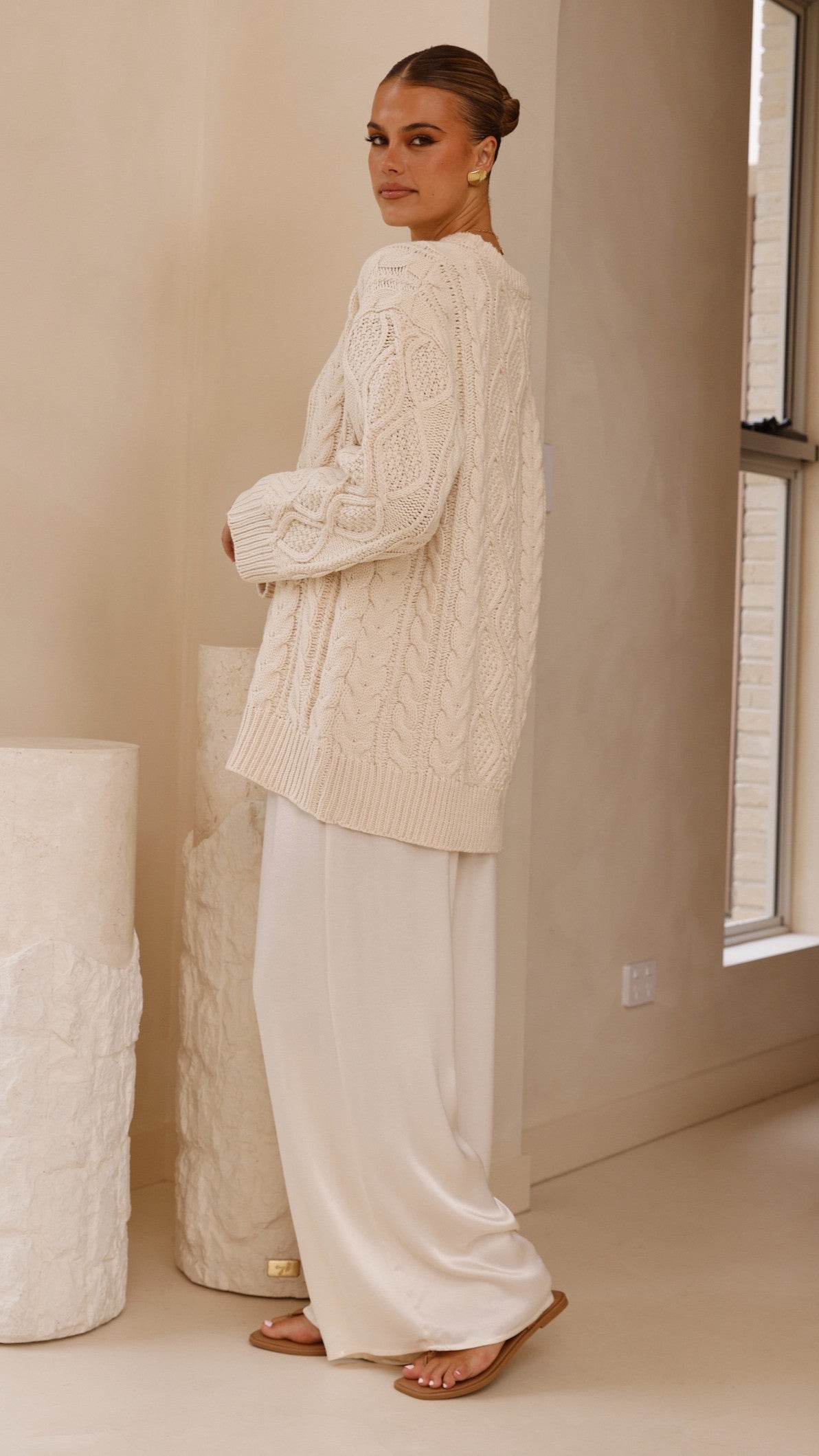 Luna Longline Cable Knit Jumper with Ribbed Cuffs – Cream – view 4