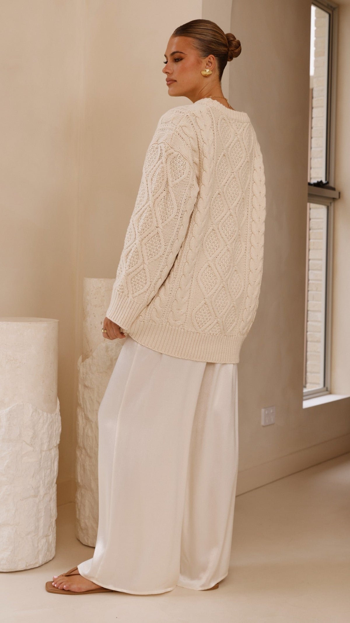 Luna Longline Cable Knit Jumper with Ribbed Cuffs – Cream – view 3