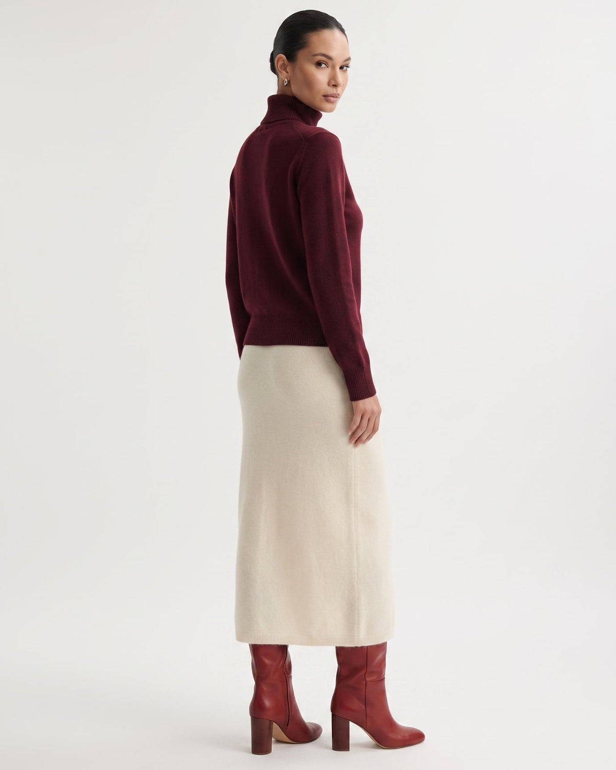 Cashmere A-Line Midi Skirt with Subtle High Waist – view 9