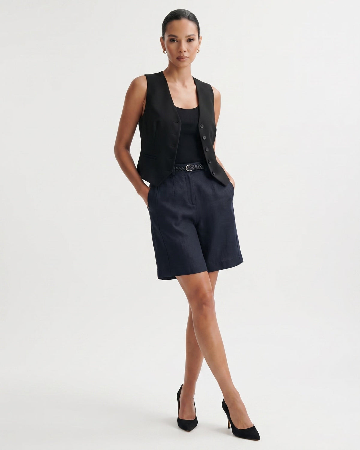 Lightweight Linen Shorts with Integrated Waist Belt – view 5