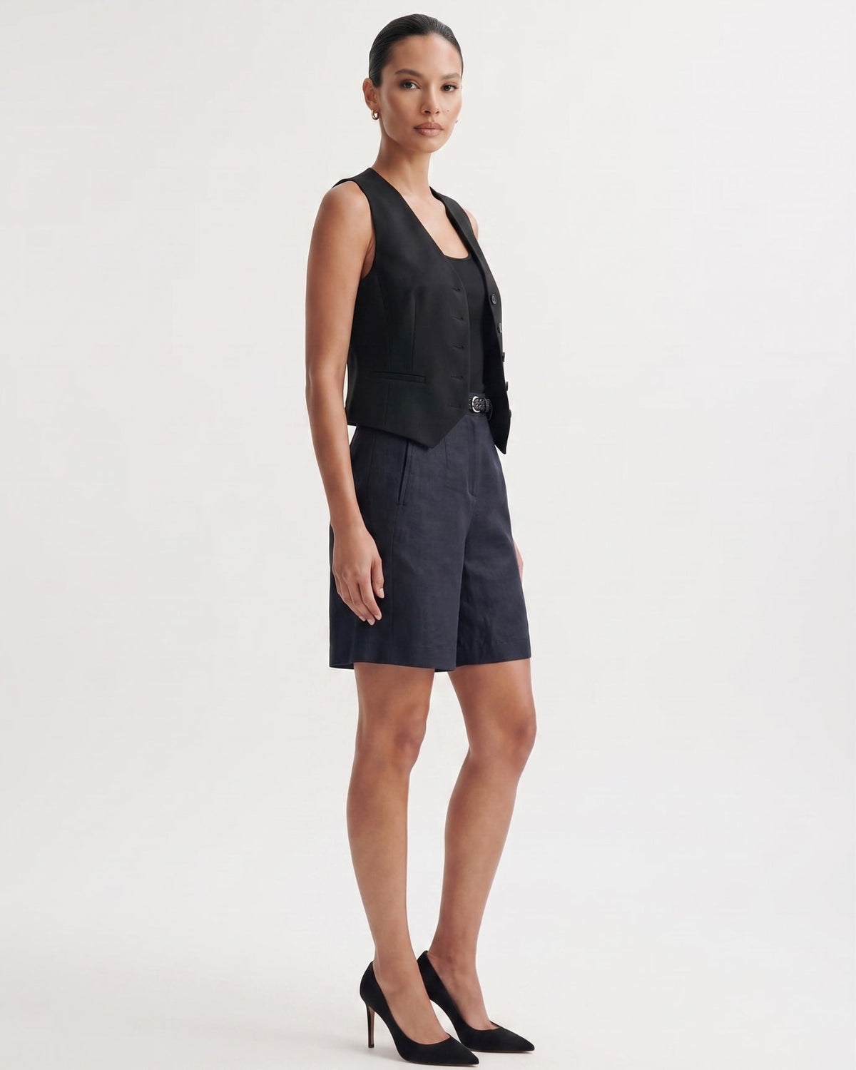 Lightweight Linen Shorts with Integrated Waist Belt – view 6